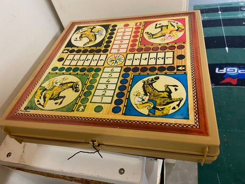 Vends jeu de société (boite 8 jeux)