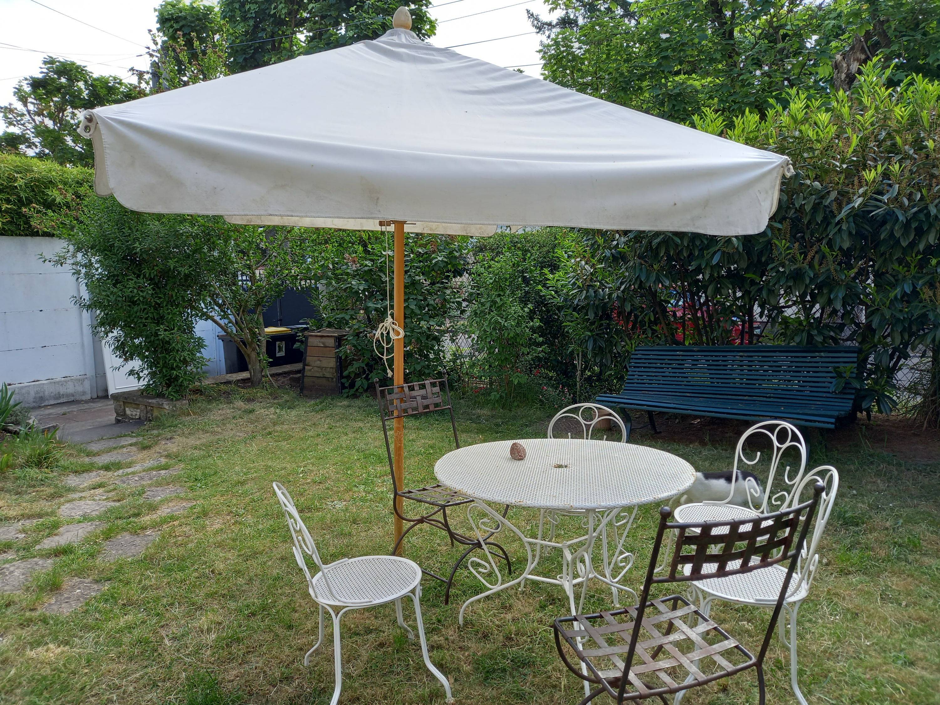 Vends parasol en bois