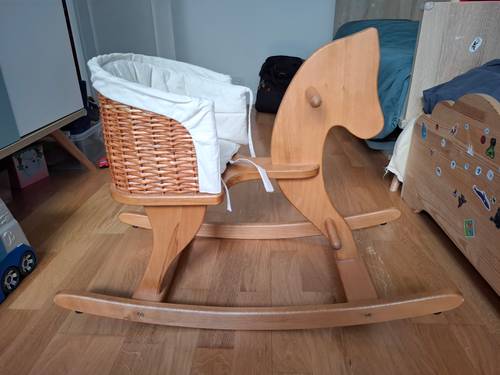 Vends cheval à bascule Moulin Roty