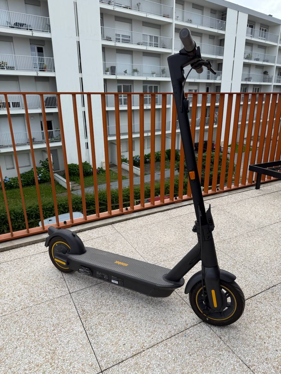 Vends Trottinette électrique Ninebot G30E Max II
