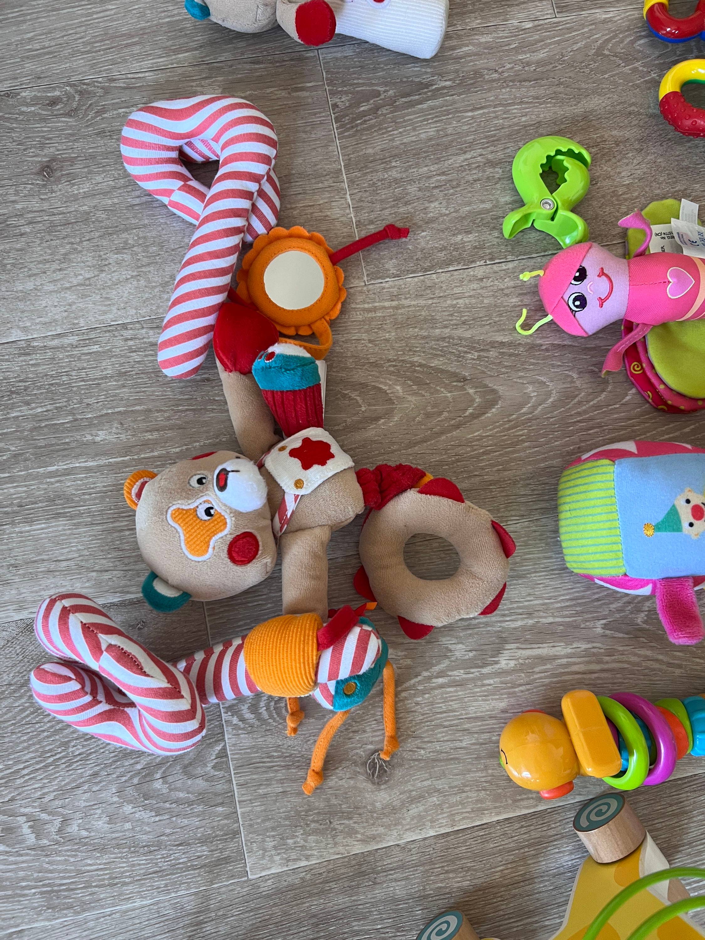 Vends lot de 17 jouets bébé