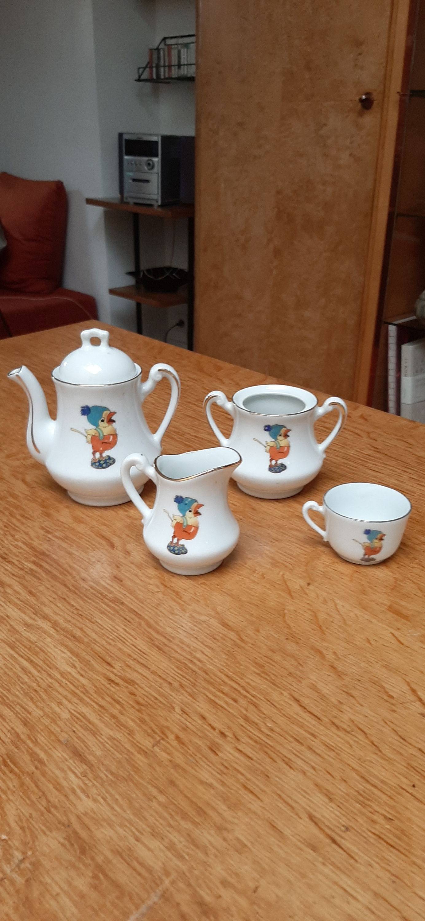 Vends dînette ancienne en porcelaine