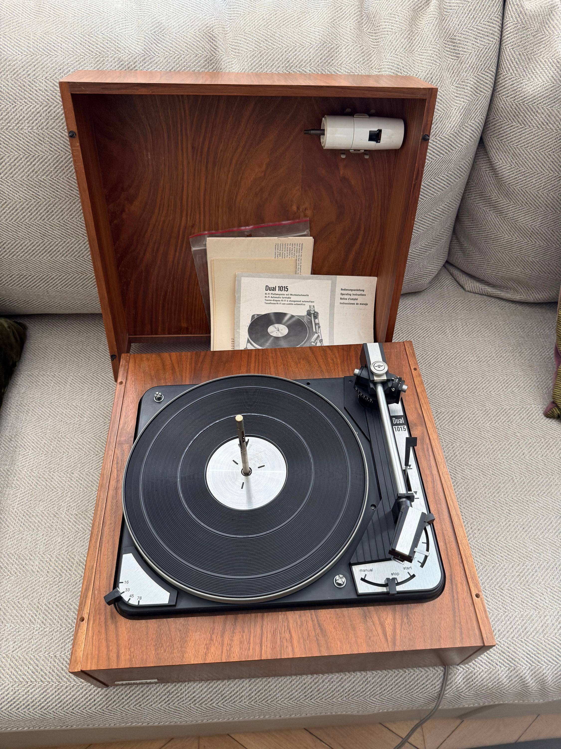 Vends platine Dual 1015 en bel état complète avec sa notice