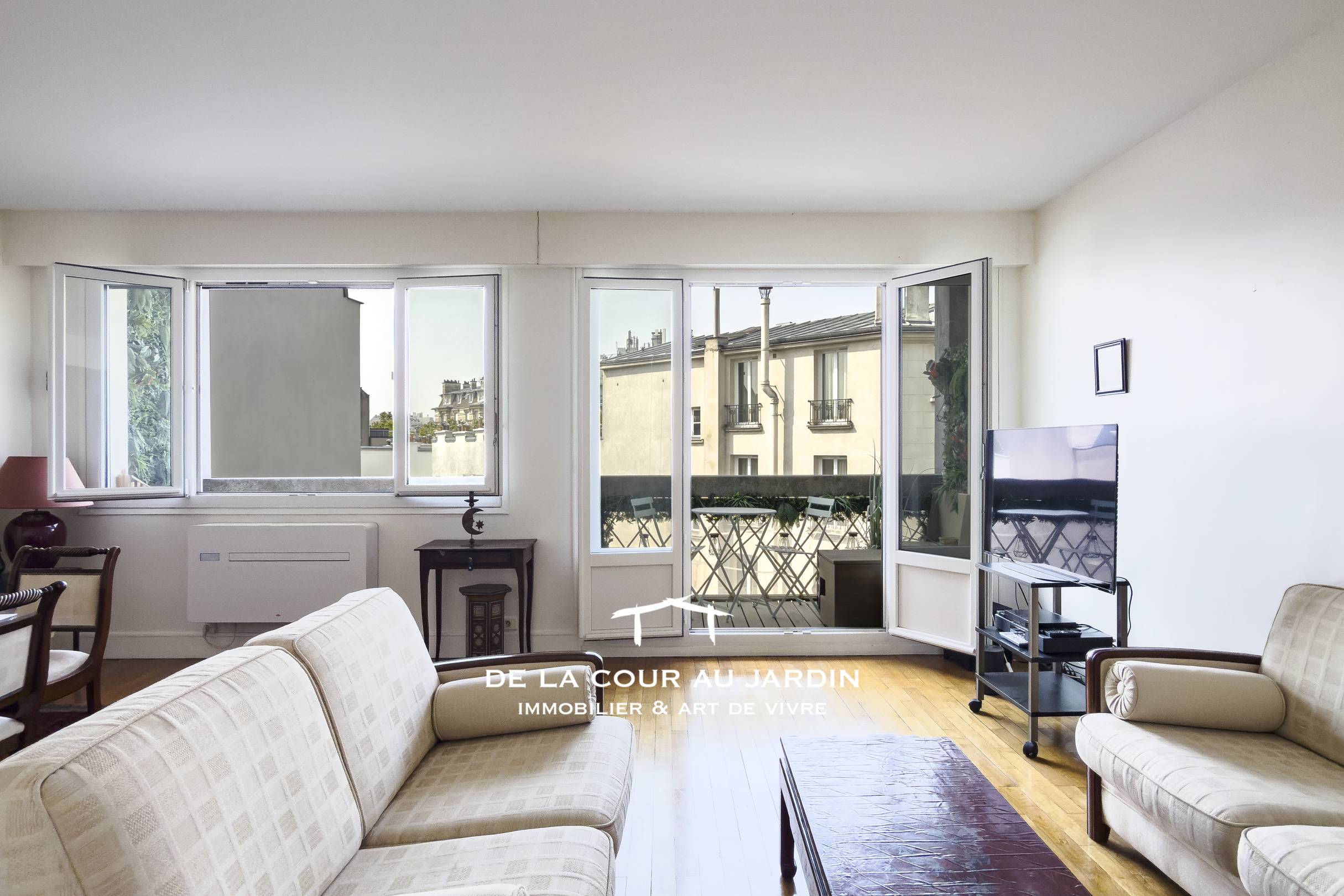 VENDS SPACIEUX APPARTEMENT DE 3 PIÈCES 2 CHAMBRES -  ASCENSEUR - BALCON - ETAGE ÉLEVÉ  - PARIS 14ÈME 
