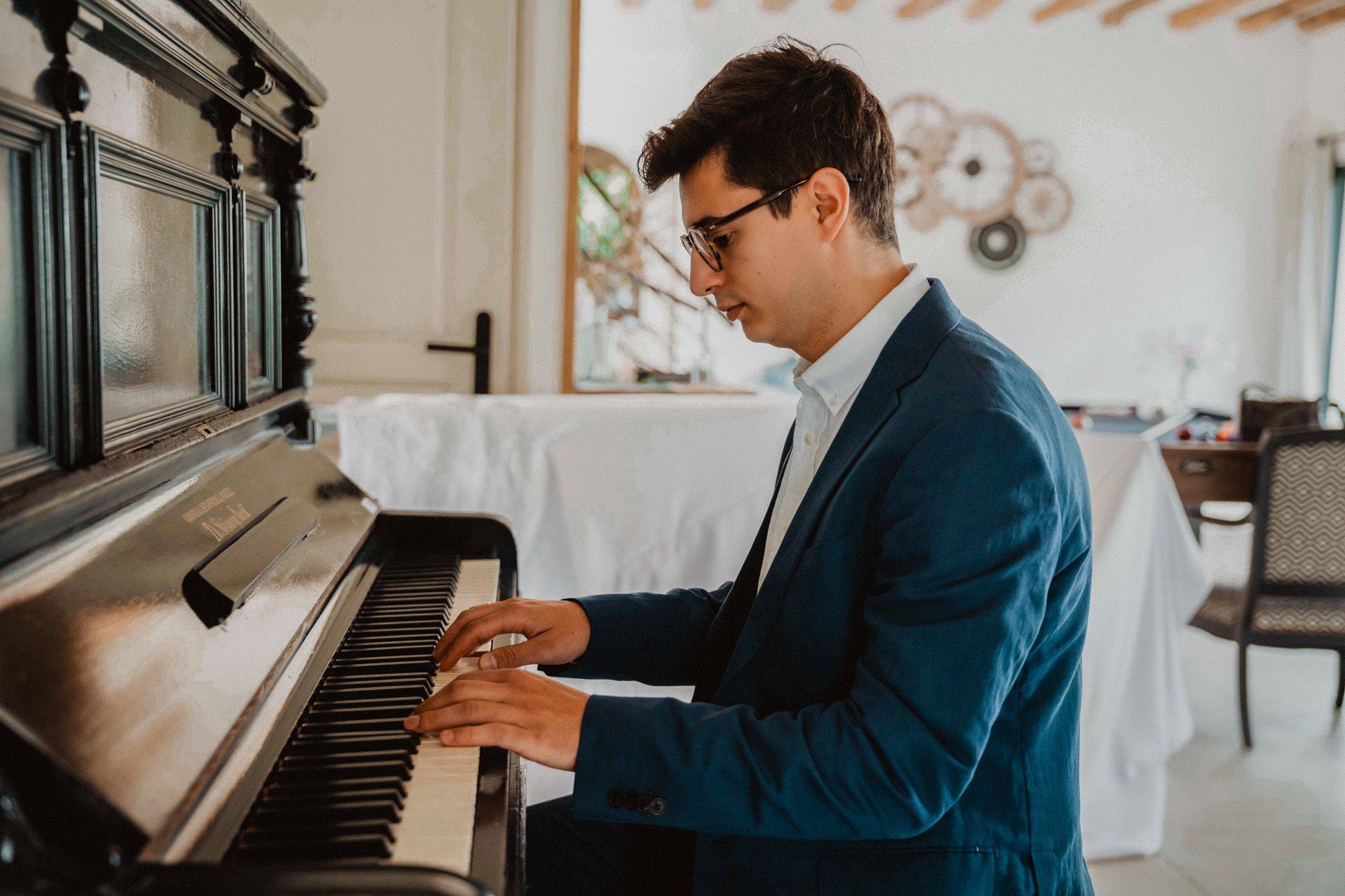 Cours de piano avec une approche personnalisée pour tous niveaux.