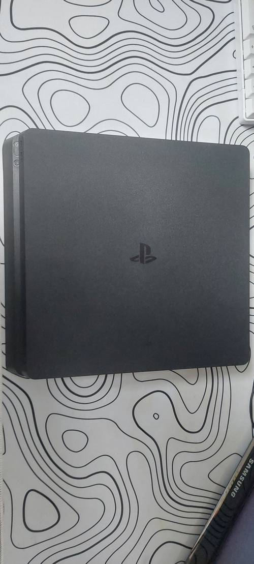 PLAYSTATION 4 SLIM