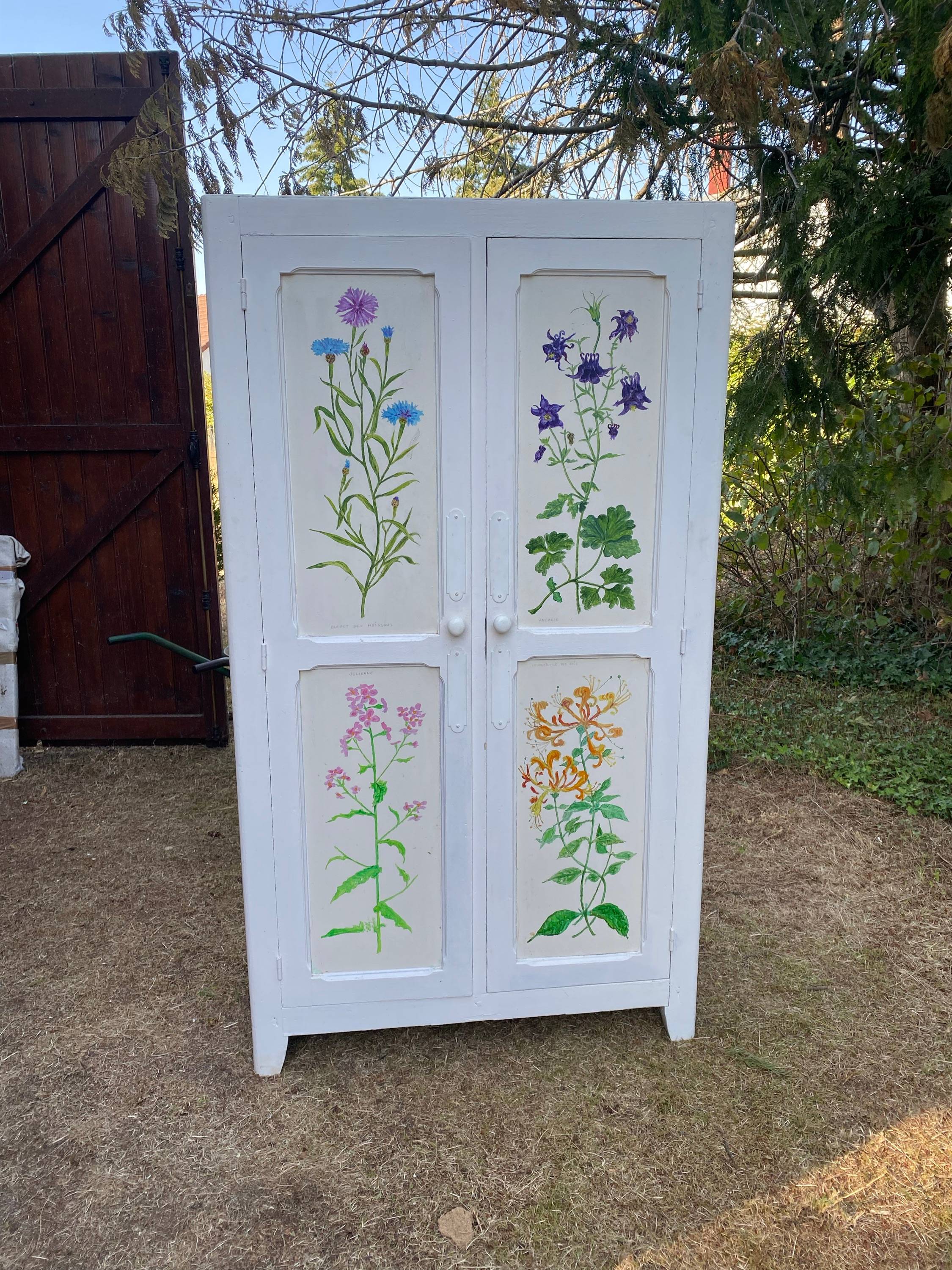 Armoire fleurie 