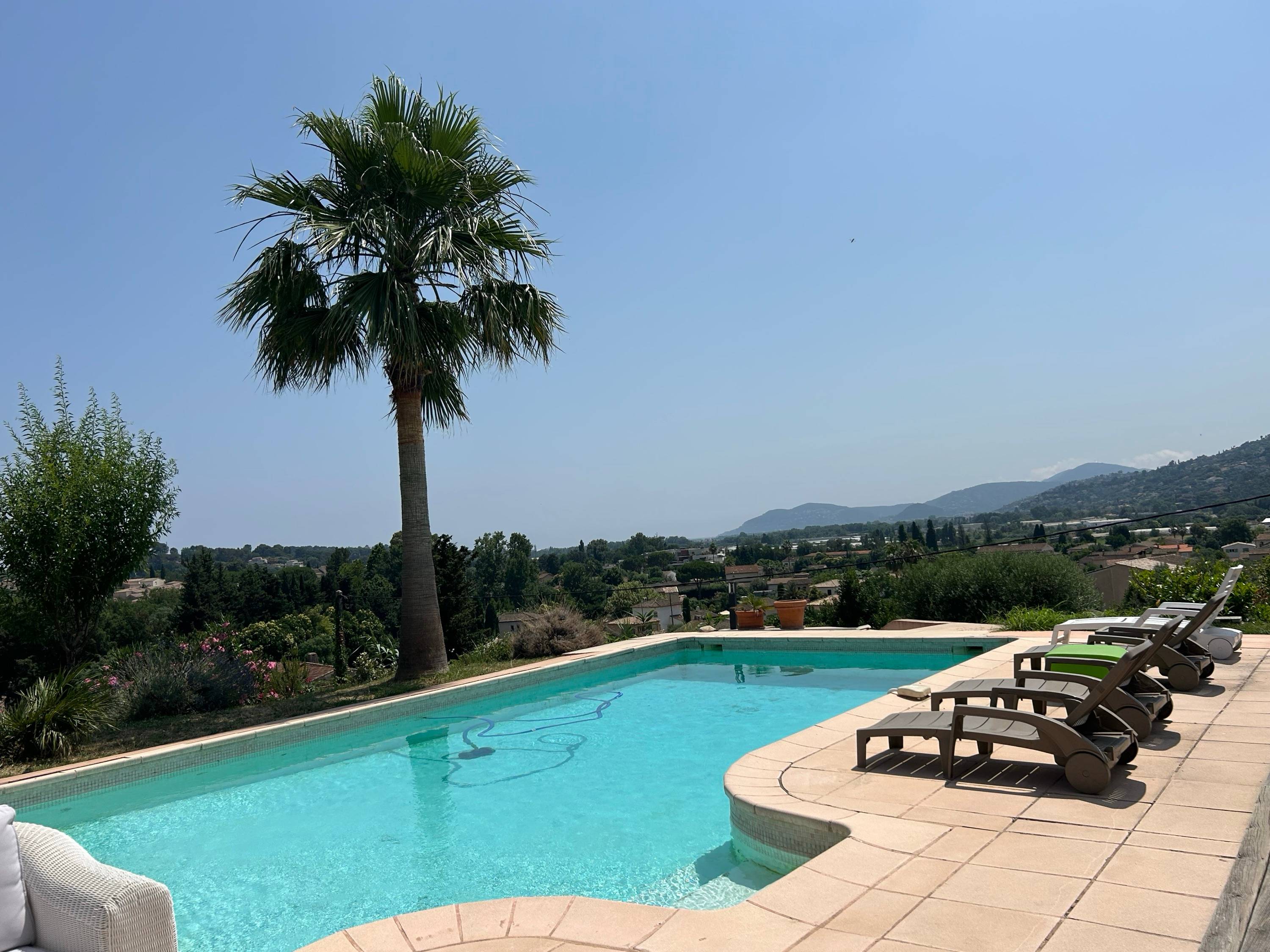 Loue villa climatisée avec piscine privative proche de Cannes - 2 couchages