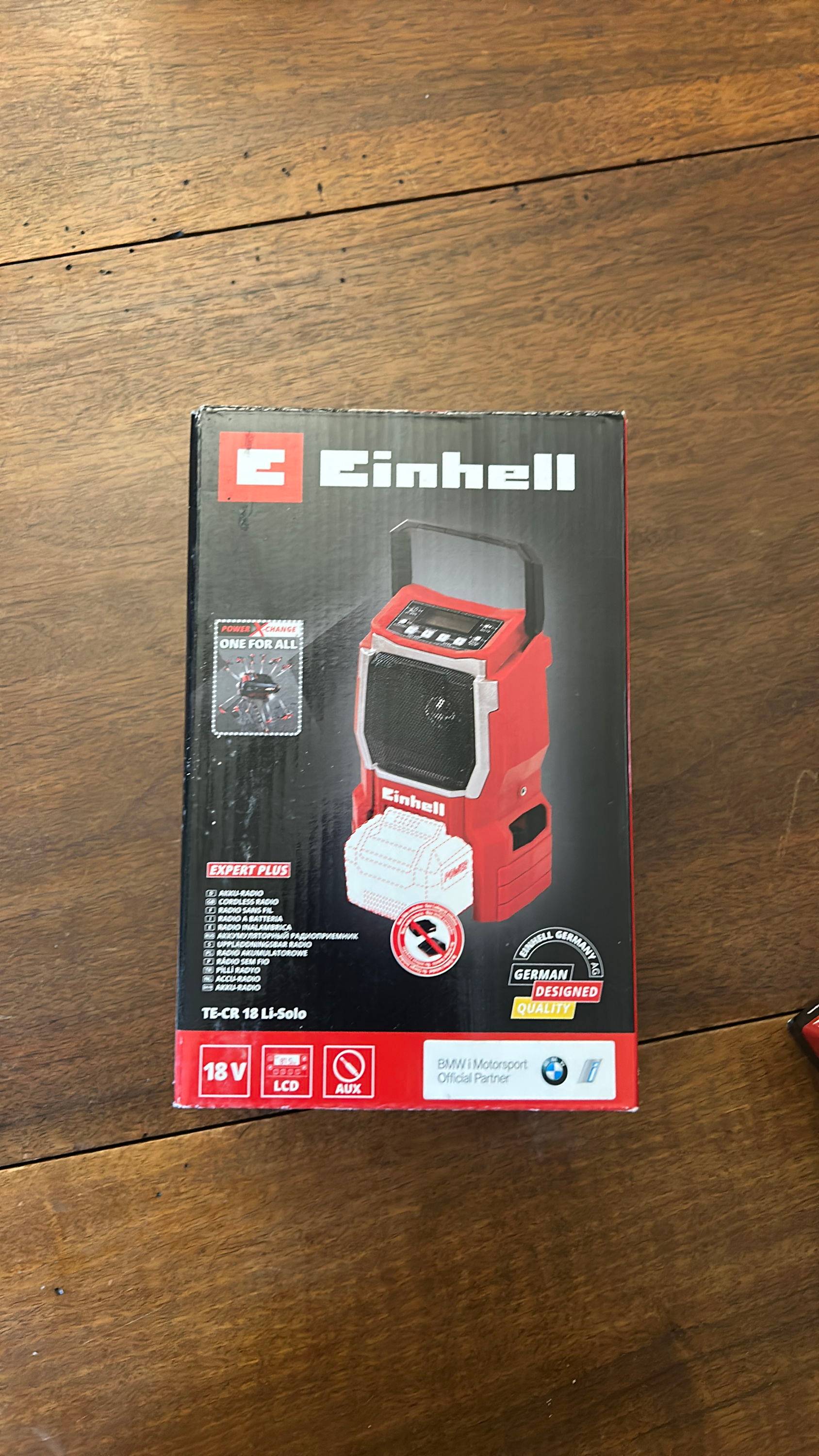 Vends radio de chantier avec chargeur et batterie