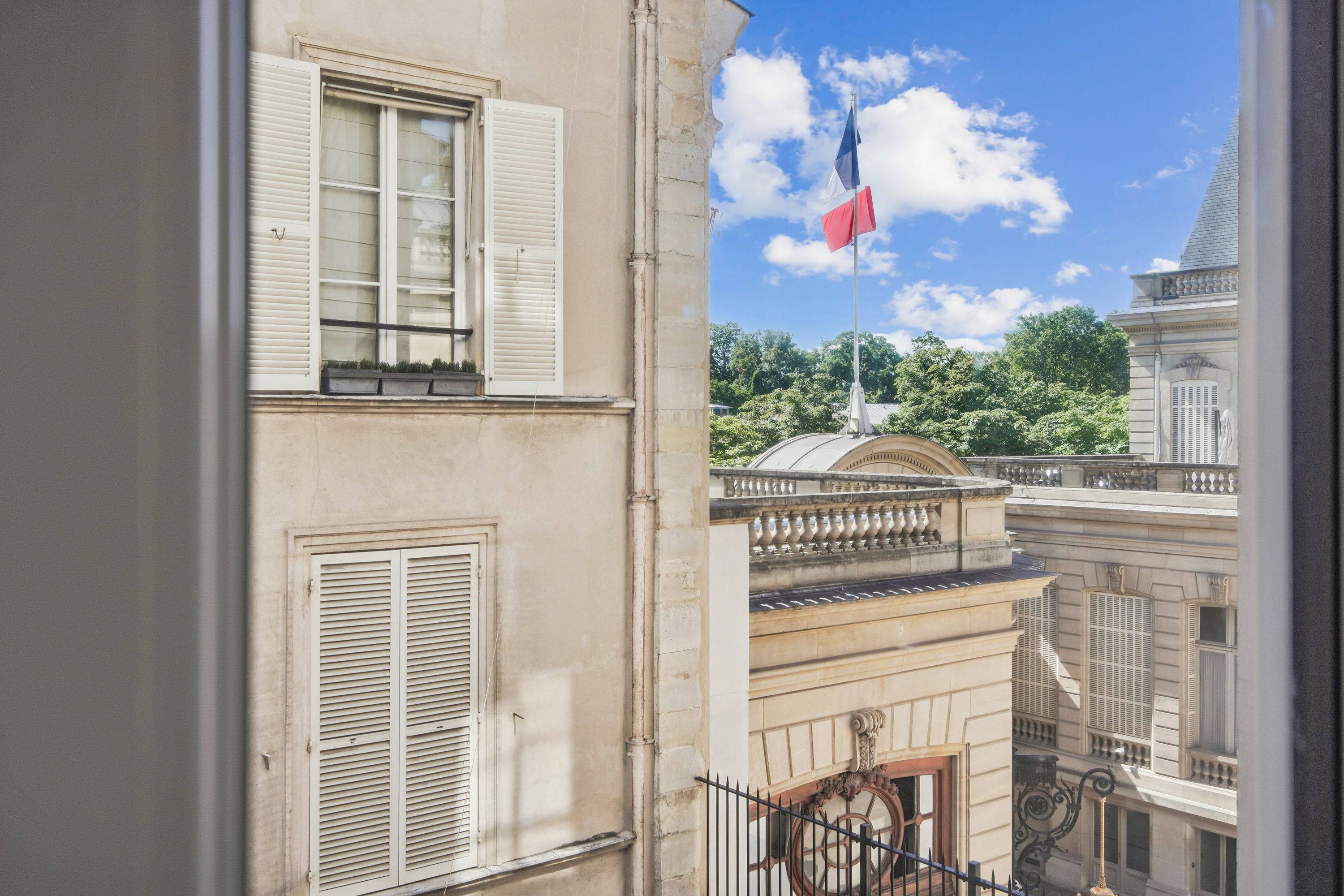 Vends appartement - 36m² - face au Palais de l’Élysée Paris 8ème