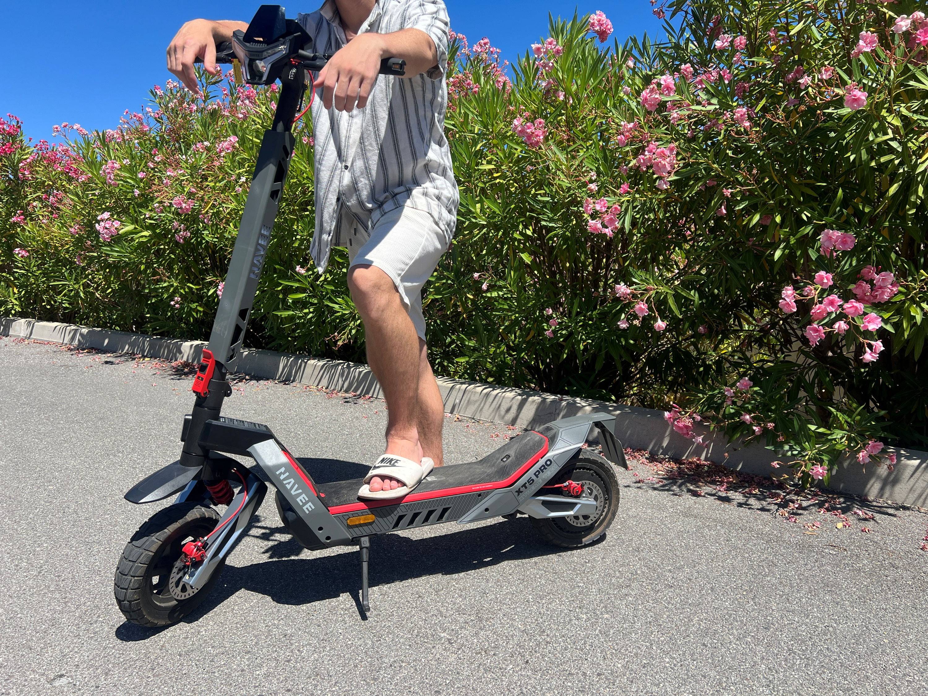 Vends grosse trottinette électrique idéale trajets urbains, travail, école