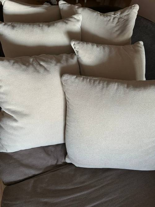 AFFAIRE 9 coussins comme neuf