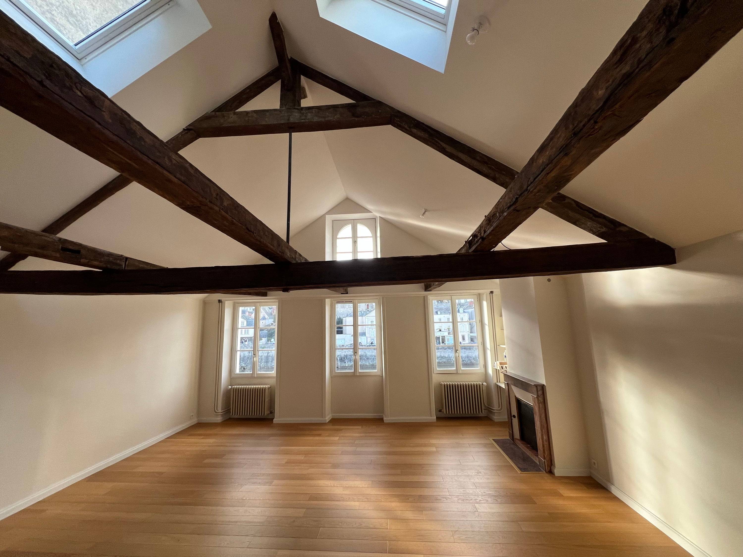 Loue appartement - 92m² - plein centre Laval