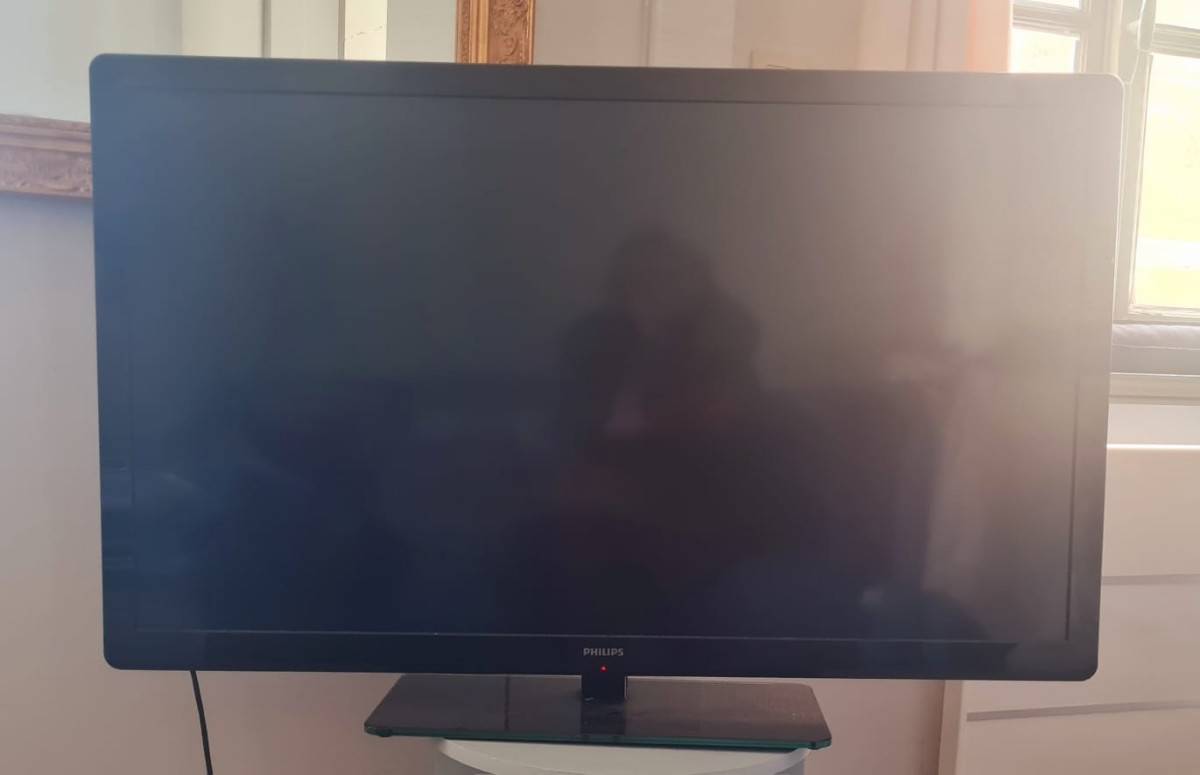 Cause déménagement vends télévision marque Philips 42 pouces 150€