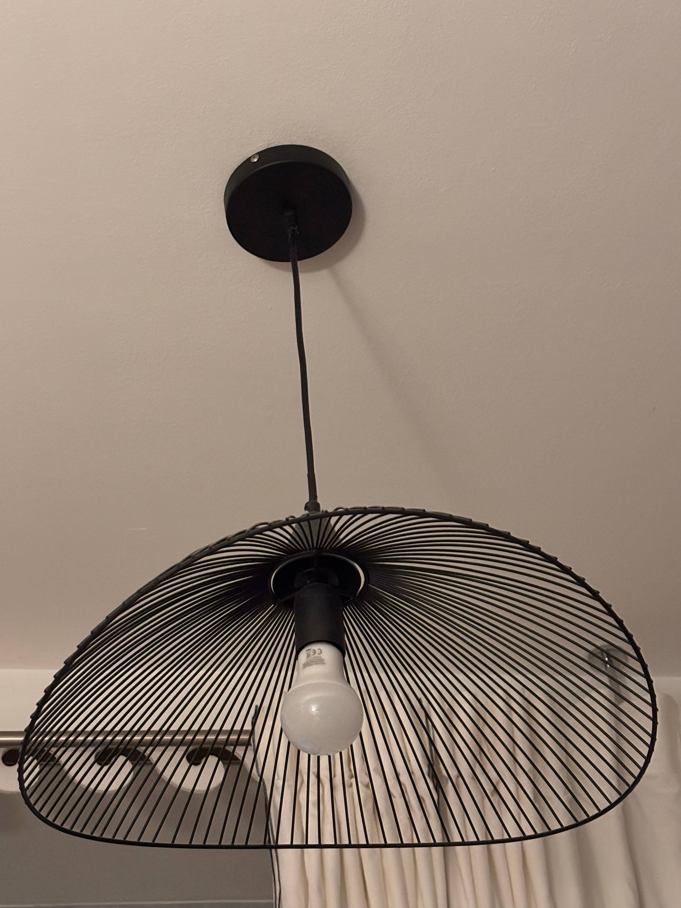 Vends lustre noir en très bon état