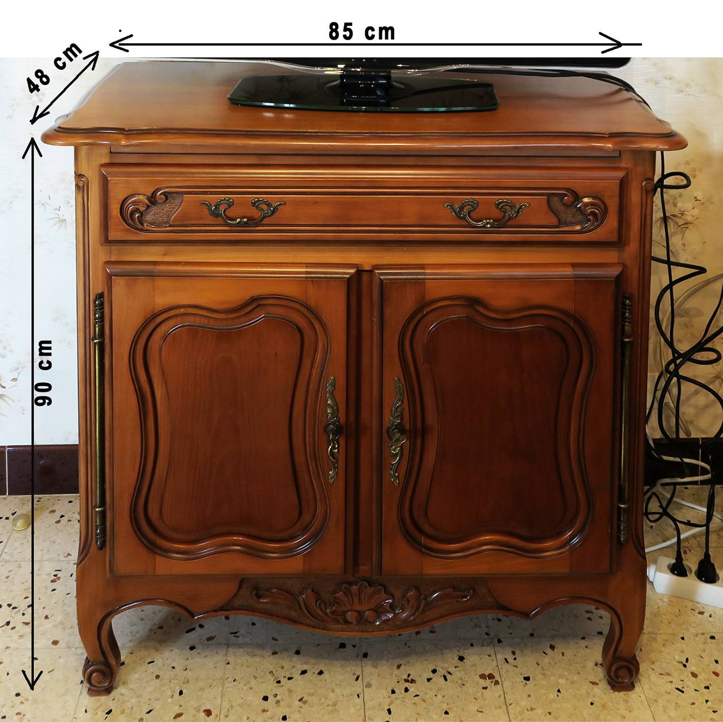 Vends petit buffet bas (meuble TV) Merisier massif H L P : 90 x 85 x 48