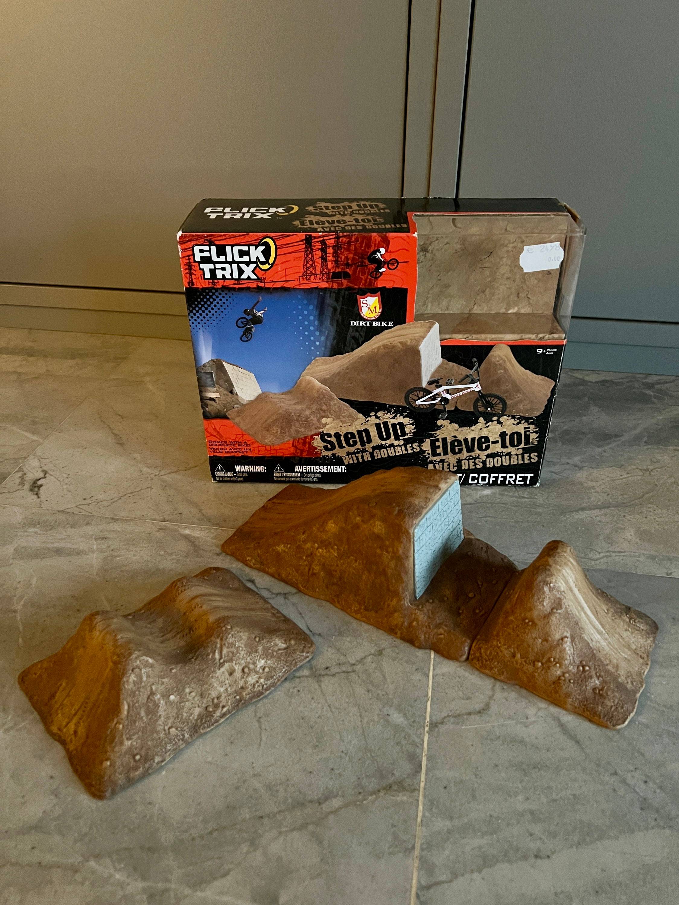 Lot de deux boites Flick Trix tech deck pour skate park de finger skate