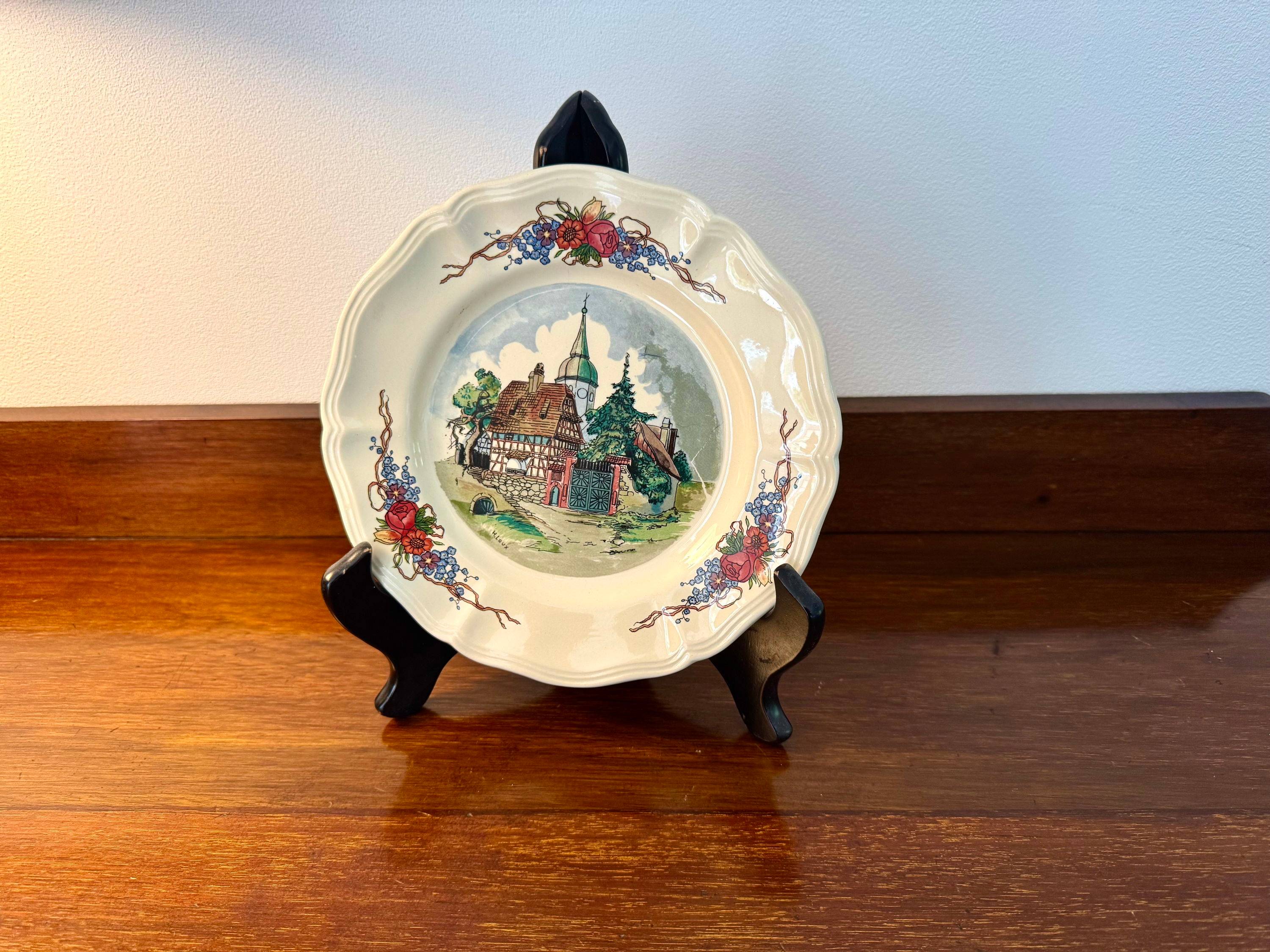 Vends assiette décorative Sarreguemines Obernai – décor village alsacien H. Loux