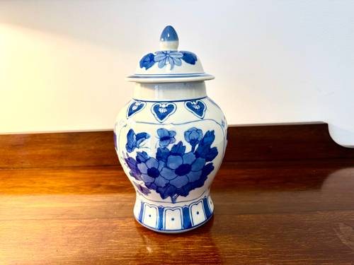 Vends potiche couverte décor floral bleu et blanc – style Delft/faïence vintage