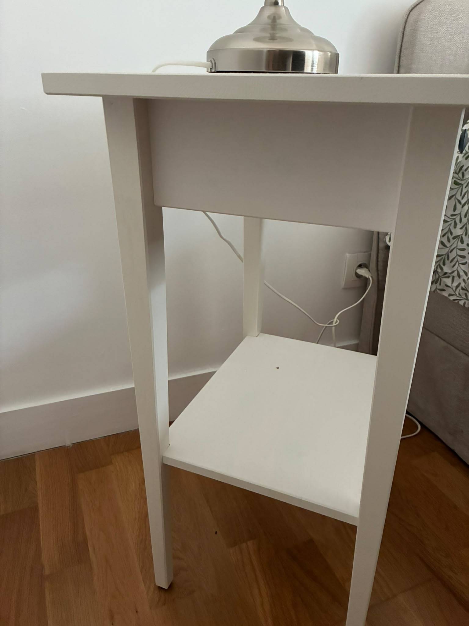 Vends 2 tables de chevet IKEA HEMNES blanc - 1 tiroir + tablette