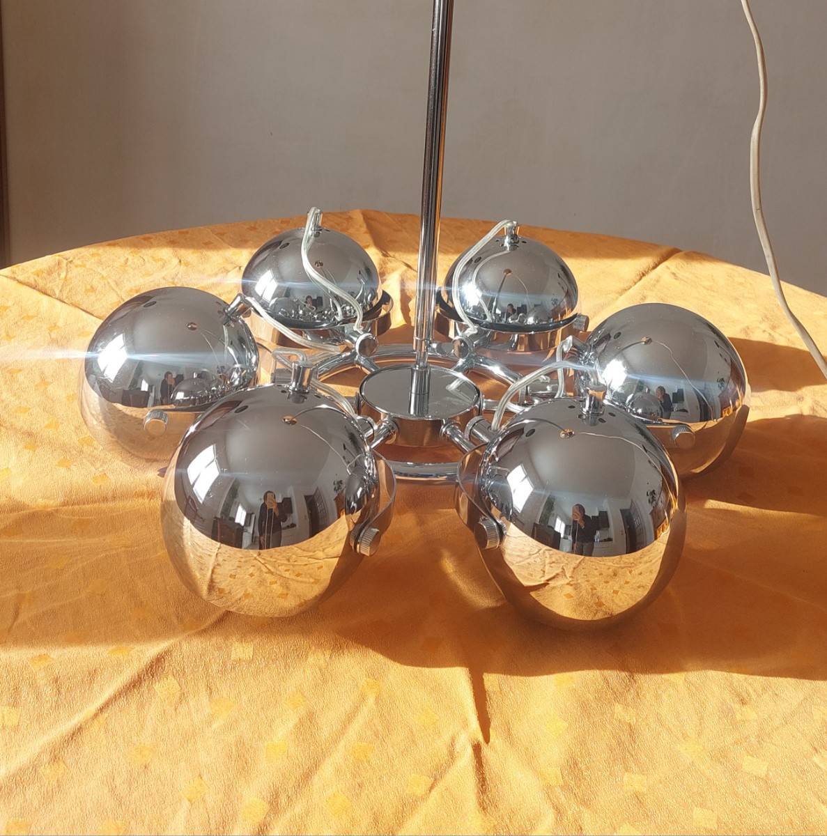 Magnifique Lustre chromé design Vintage