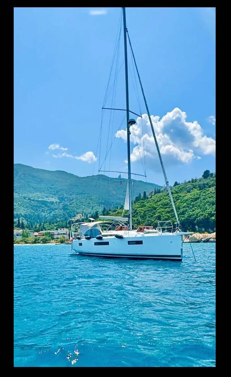 Propose croisière à voile en mer ionienne avec un skipper confirmé et une hôtesse