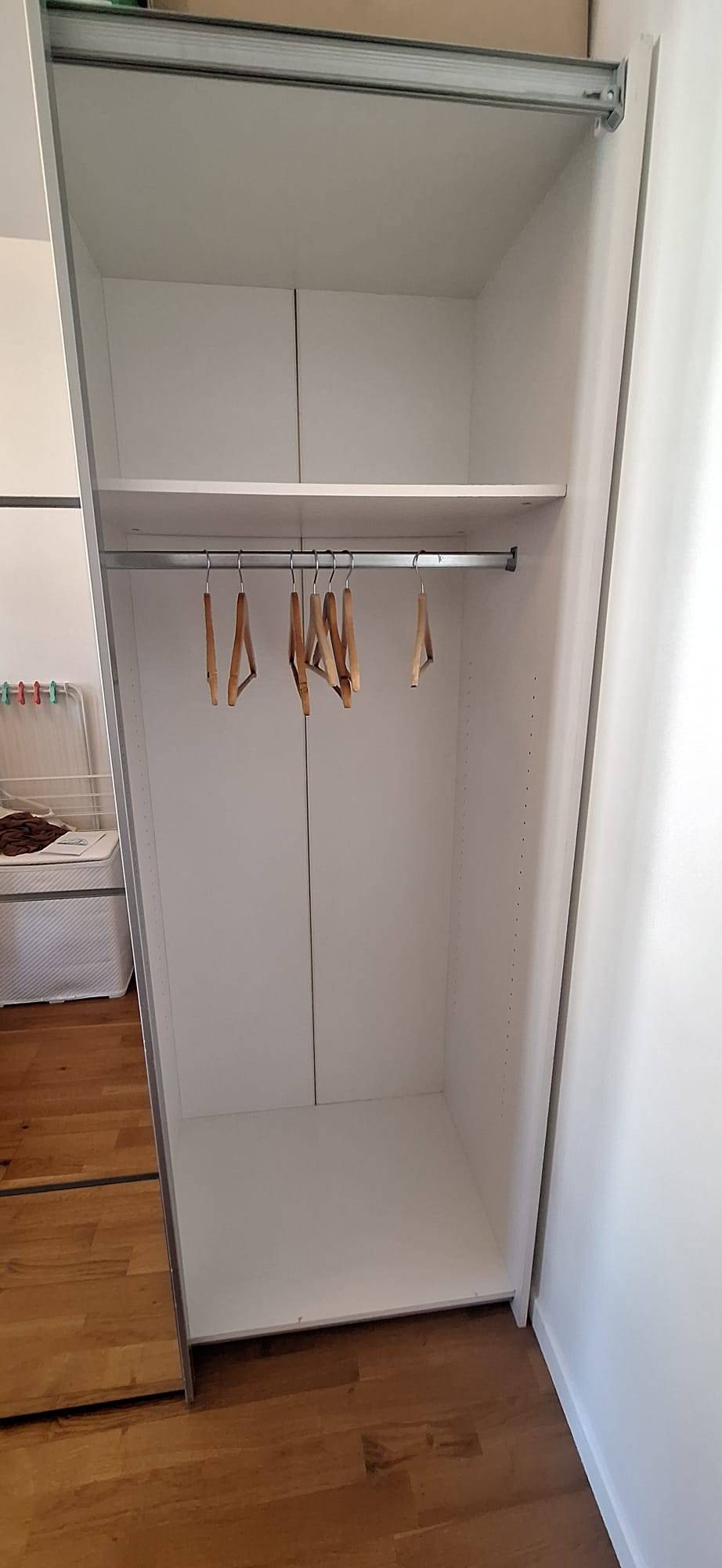 Vends armoire deux portes coulissantes miroir