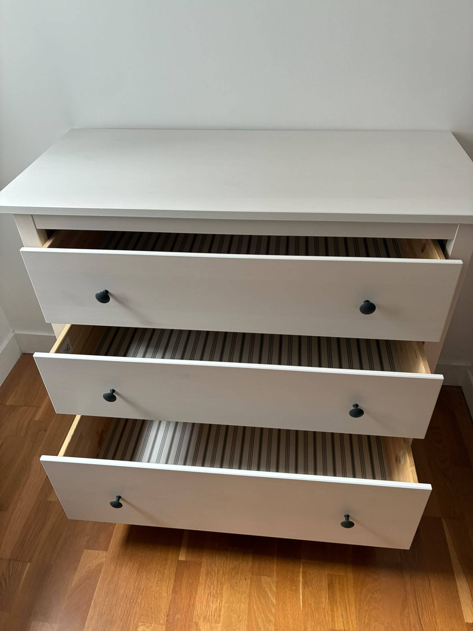 Vends commode IKEA HEMNES 3 tiroirs, blanc - 108 cm - très bon état