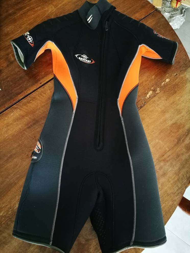 Vends shorty plongée femme Beuchat état neuf