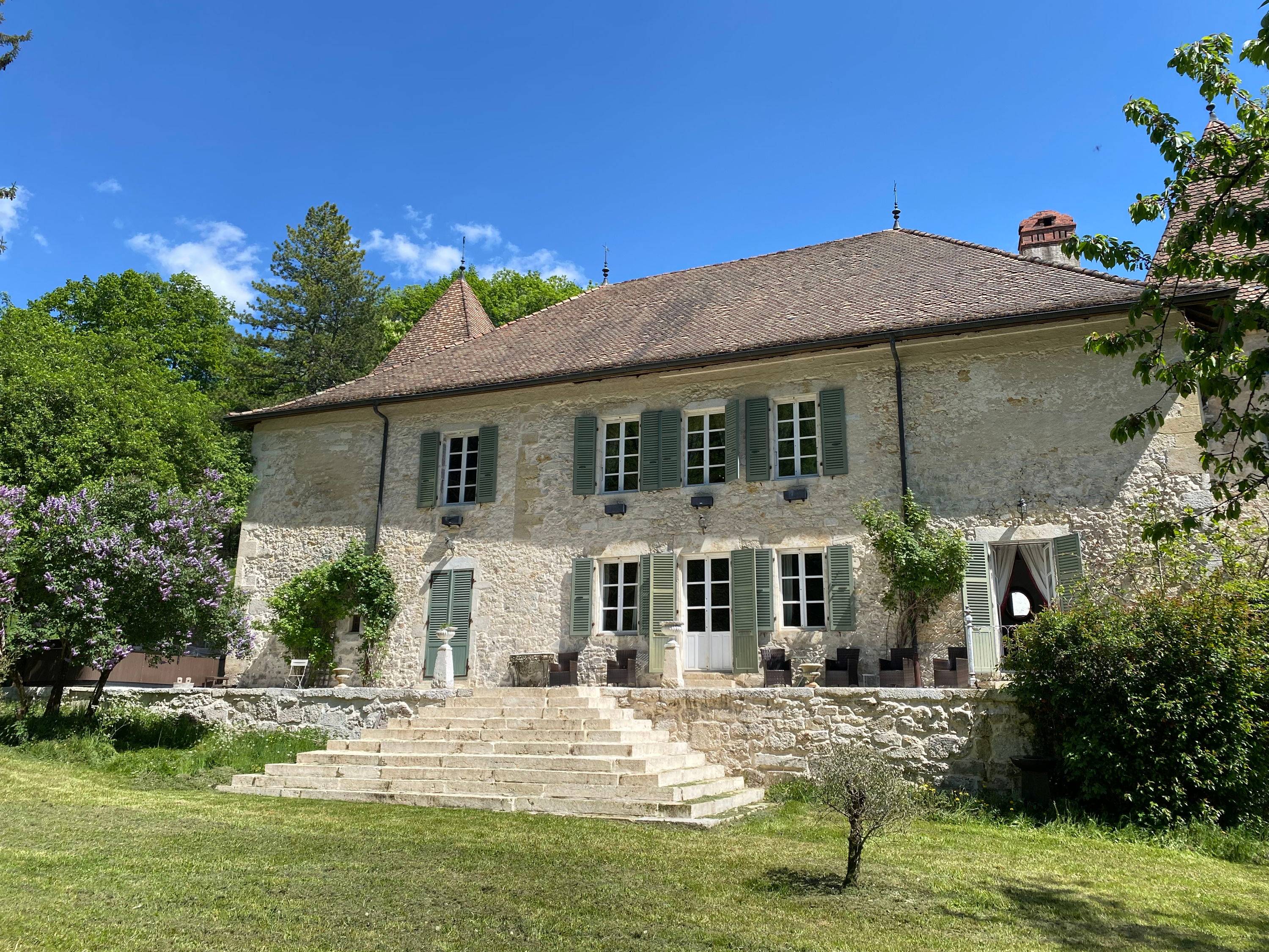 Propose salle et espaces du Château de Montanges à louer