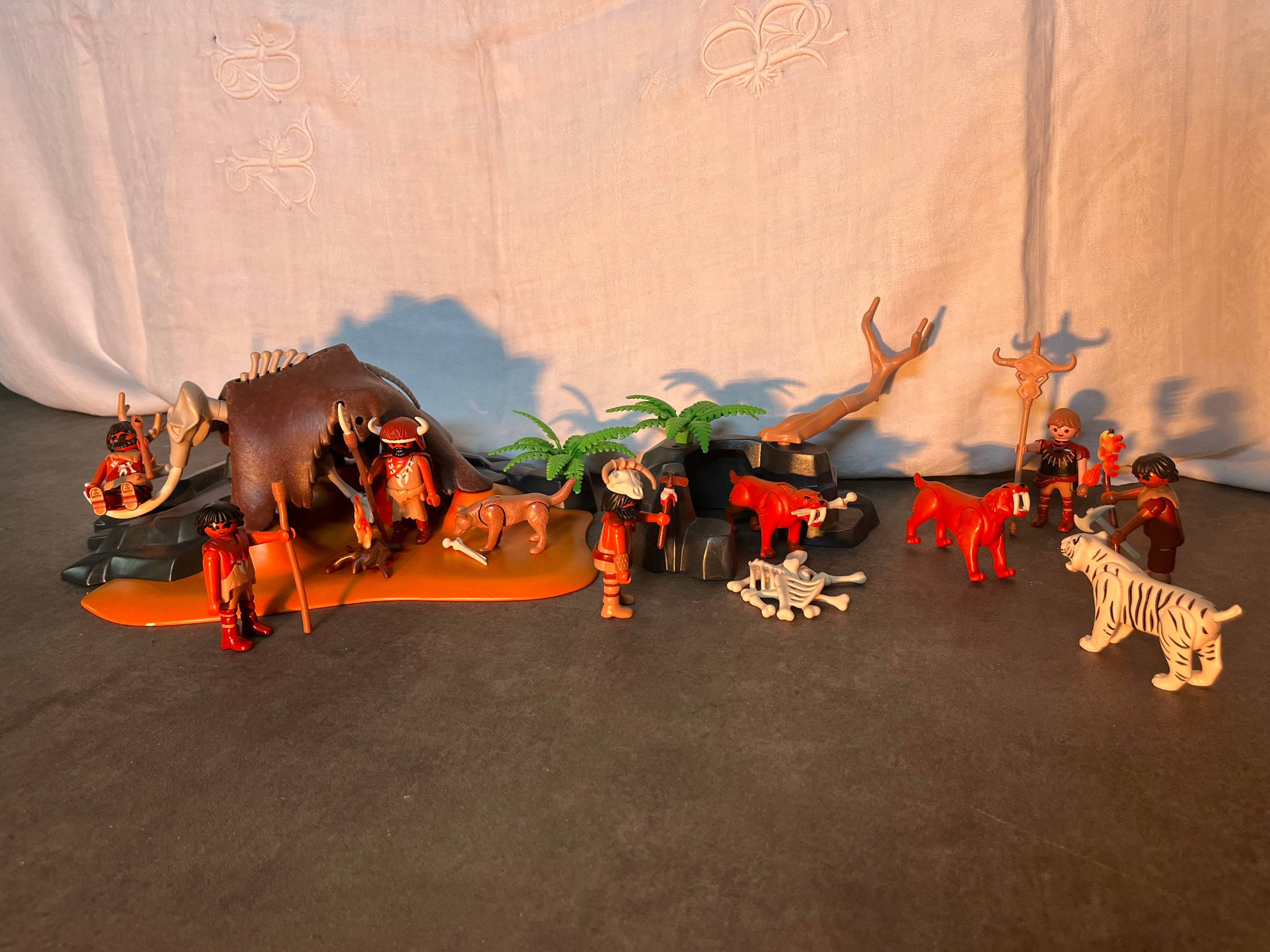 Vends lot Playmobil Préhistoire mammouth et tigres à dents de sabre en très bon état