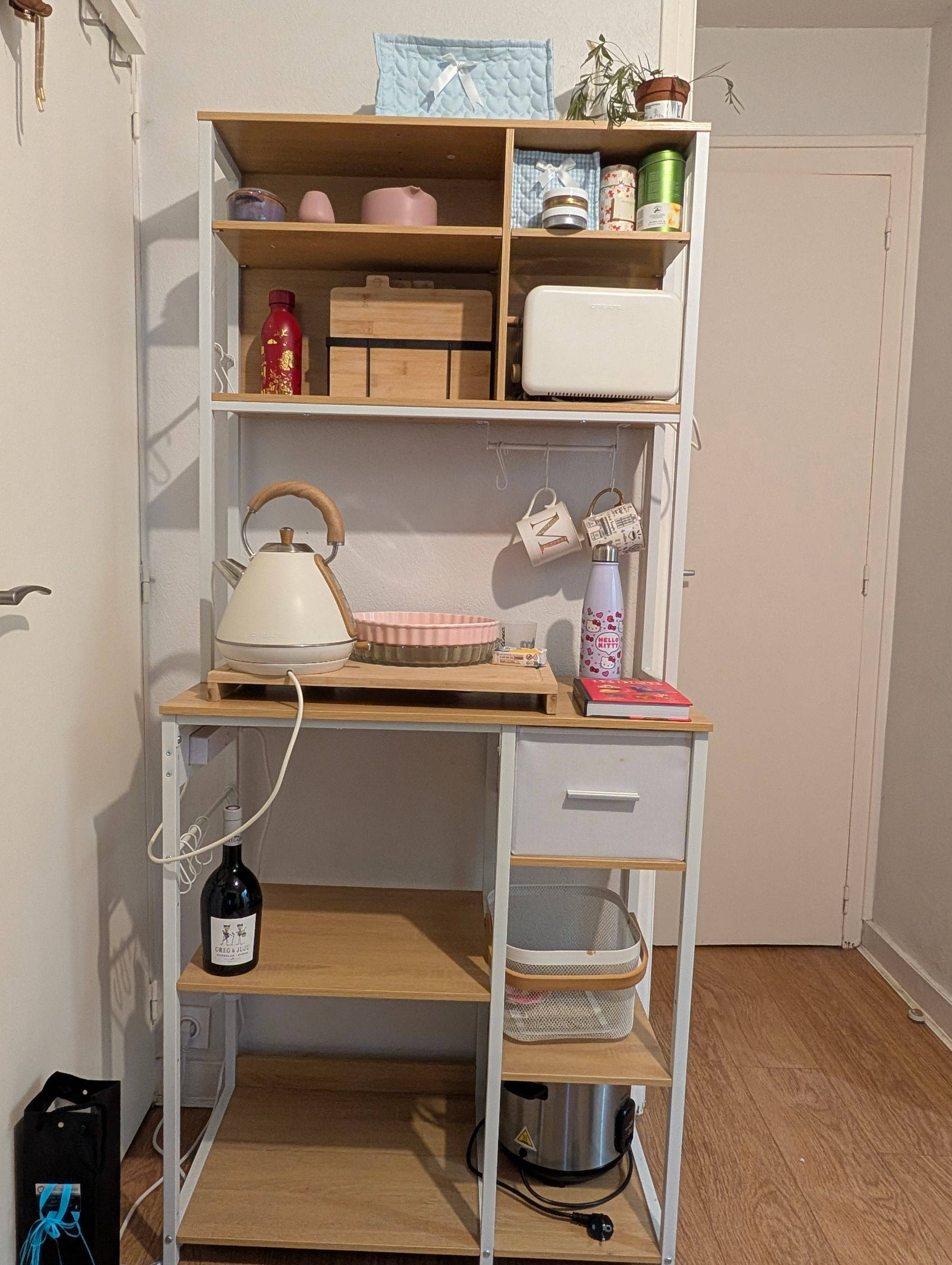 Vends étagère de cuisine avec multiprise