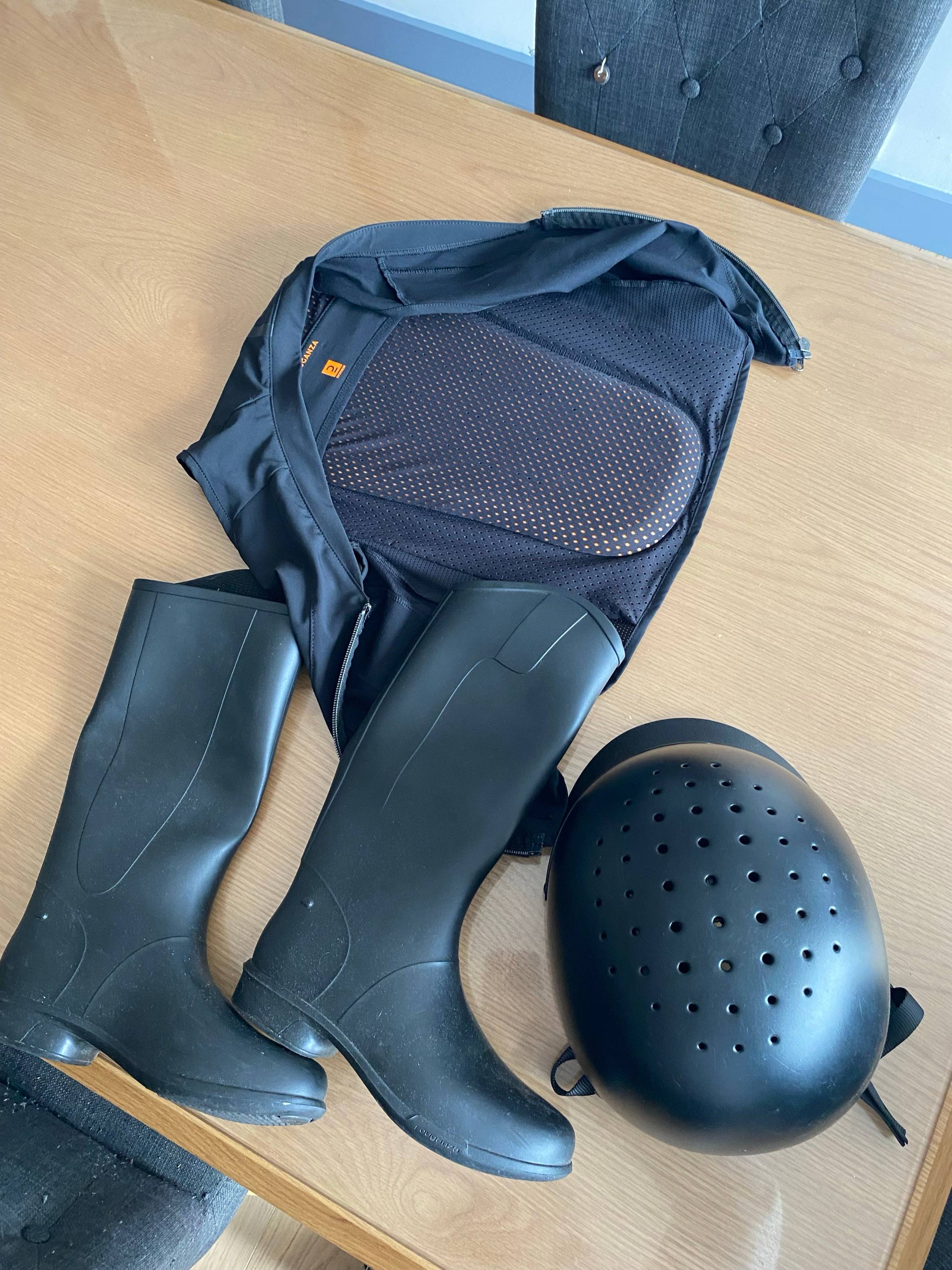 Vends bottes, bombe, gilet équitation