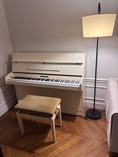 Vends piano d’étude Cramer blanc
