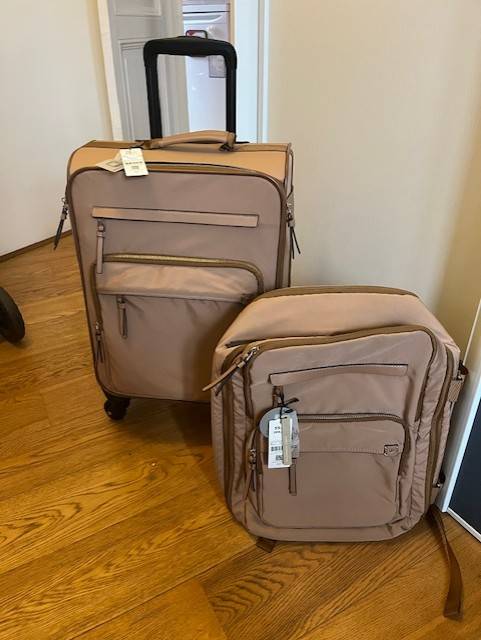 Vends ensemble valise + sac à dos cabine en nylon très légers jamais utilisés