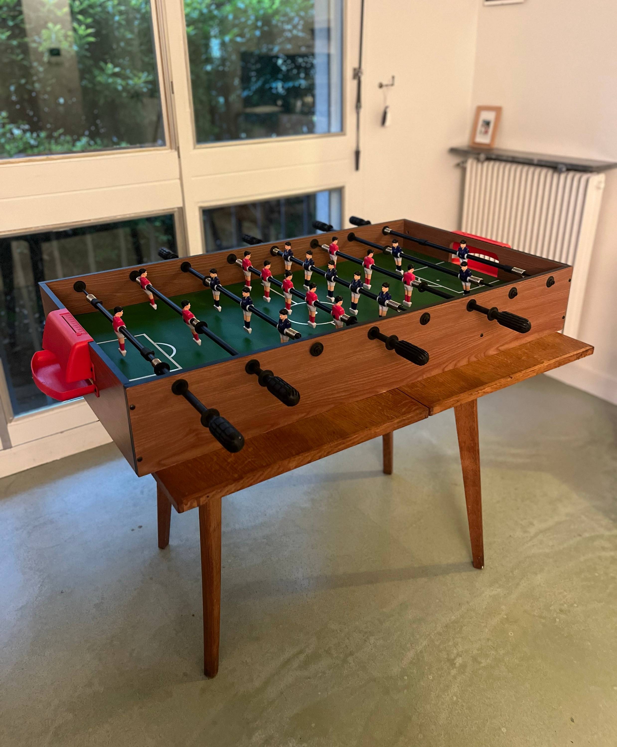 Vends superbe baby-foot mobile en parfait état plaqué bois