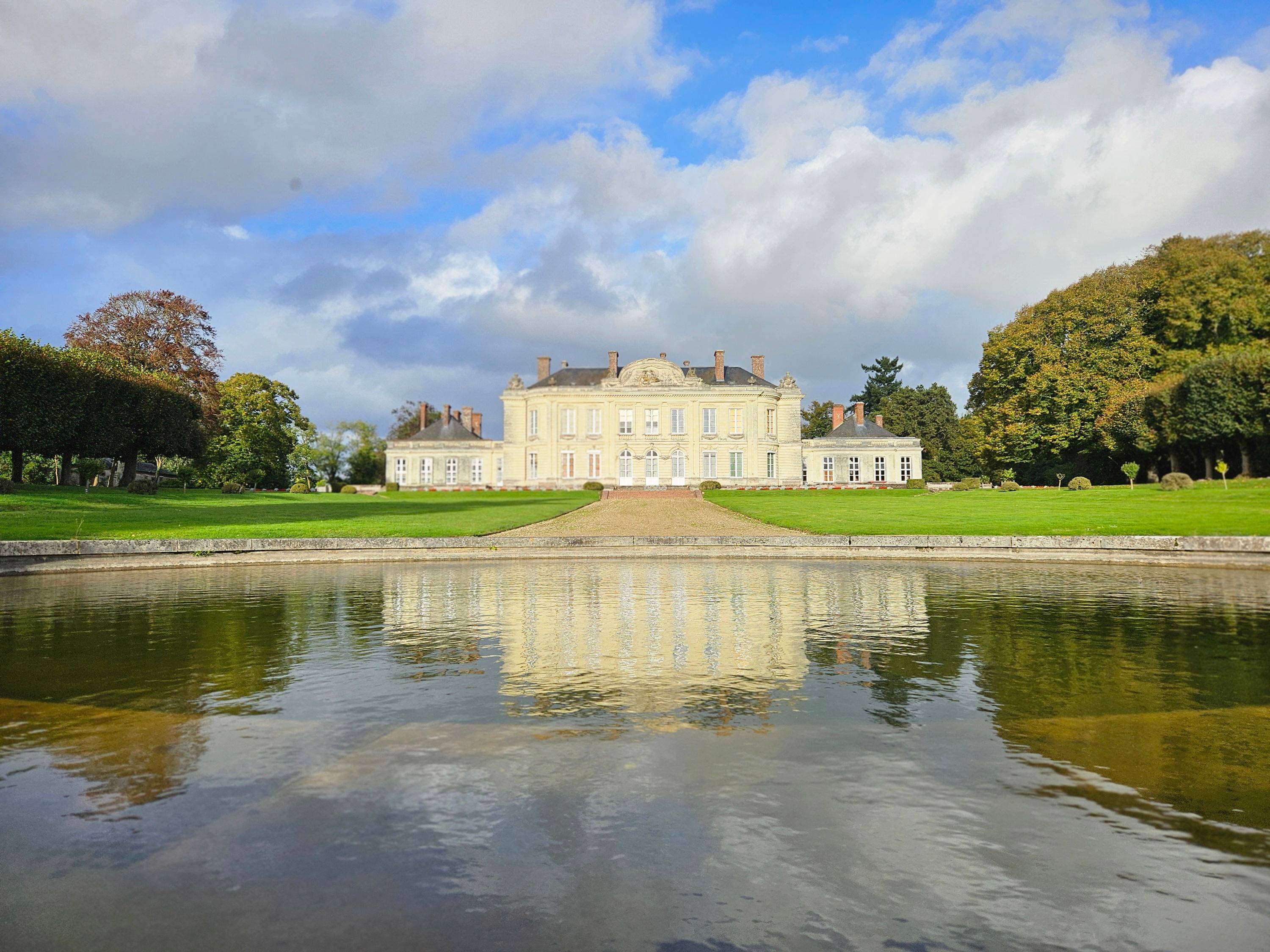 Propose château à louer pour mariage en Mayenne au cœur du triangle Angers - Rennes - Le Mans, 300 personnes, 55 couchages