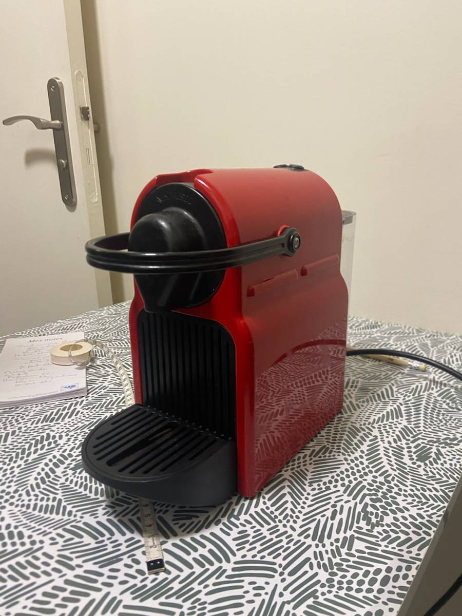 Vends cafetière Nespresso Krups rouge