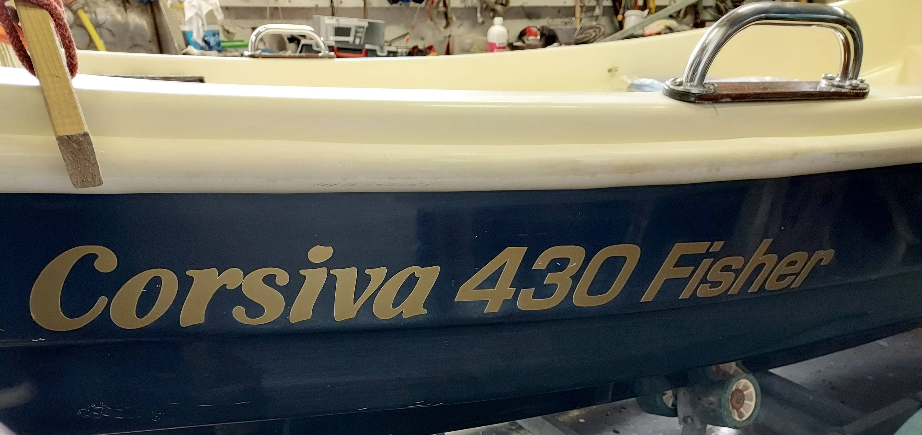 Vends petit bateau de pêche en polyester