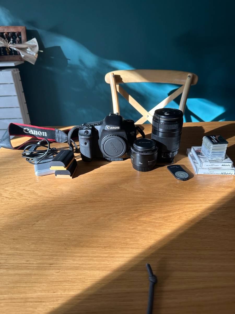 Pack photo Canon EOS 7D + 2 objectifs + accessoires