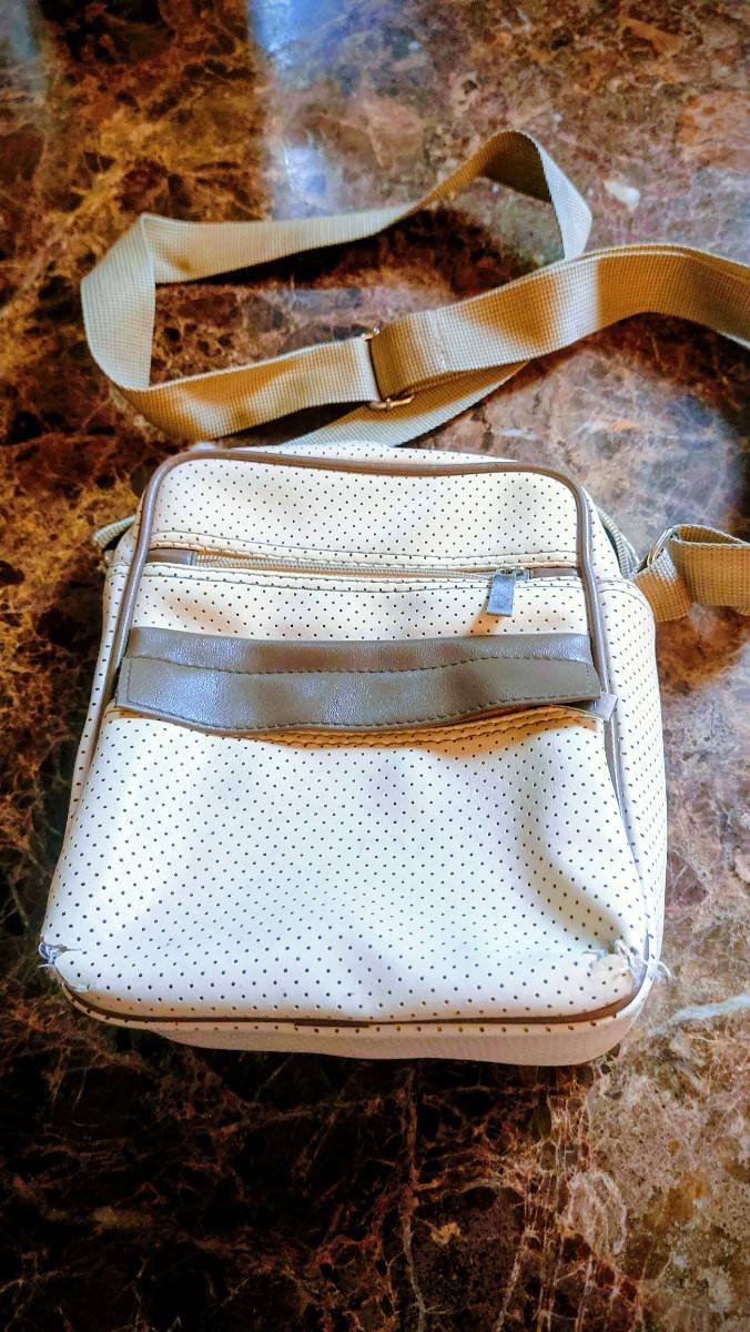 Pochette écrue avec bandoulière