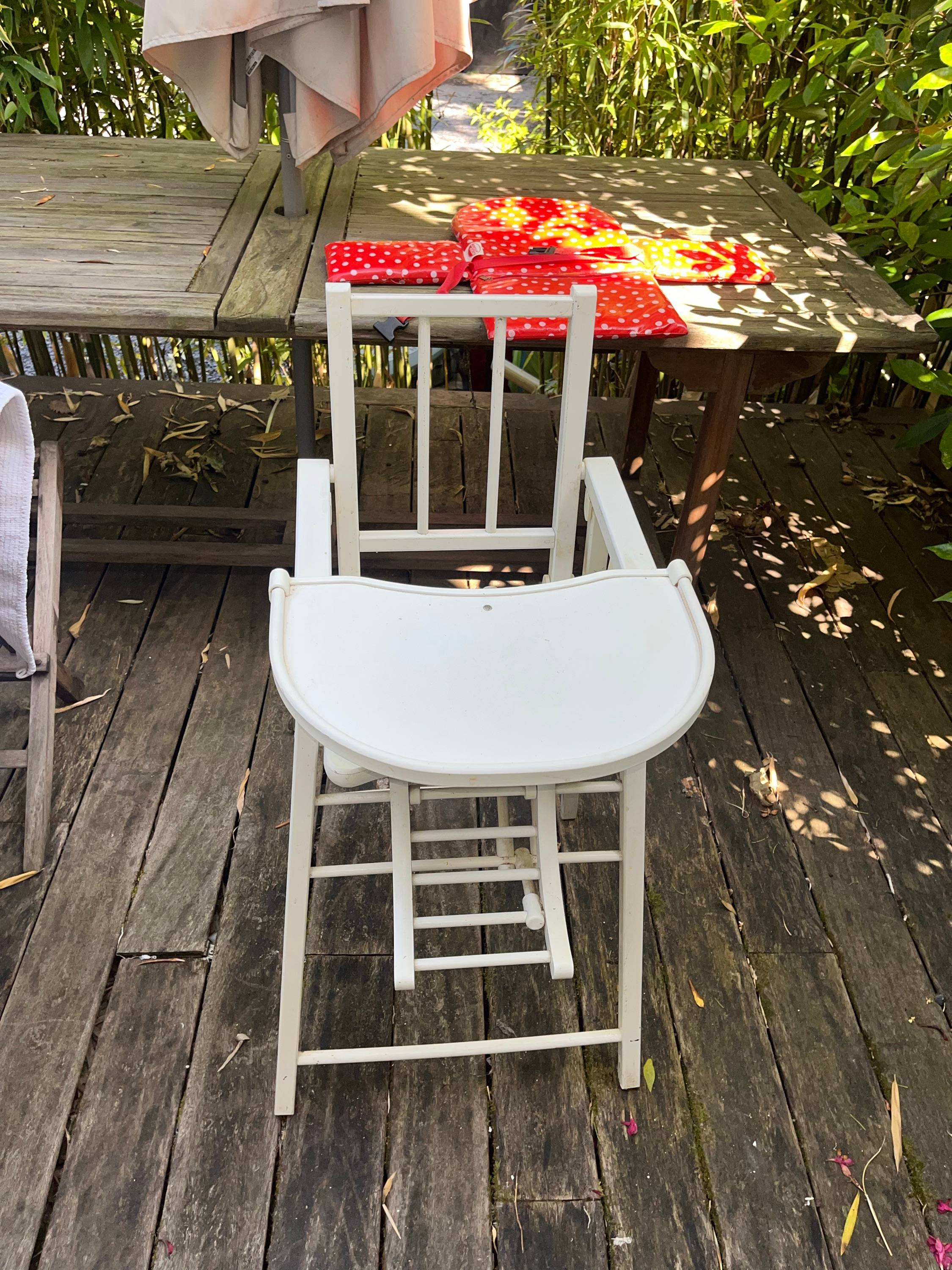 Vends chaise haute non pliable