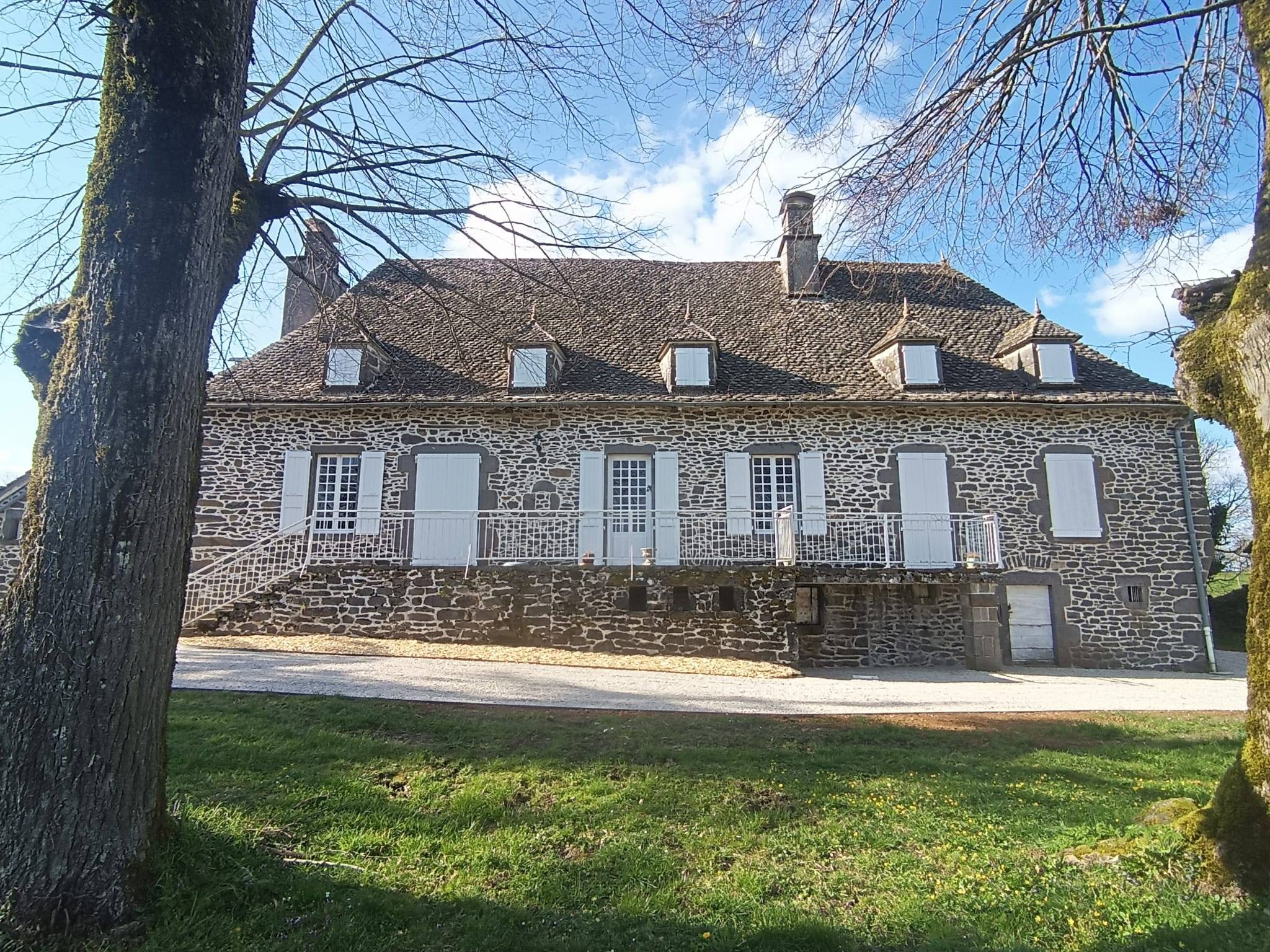 Loue Grande maison de charme Cantal - 7 chambres, 15 couchages, Pleaux (15)