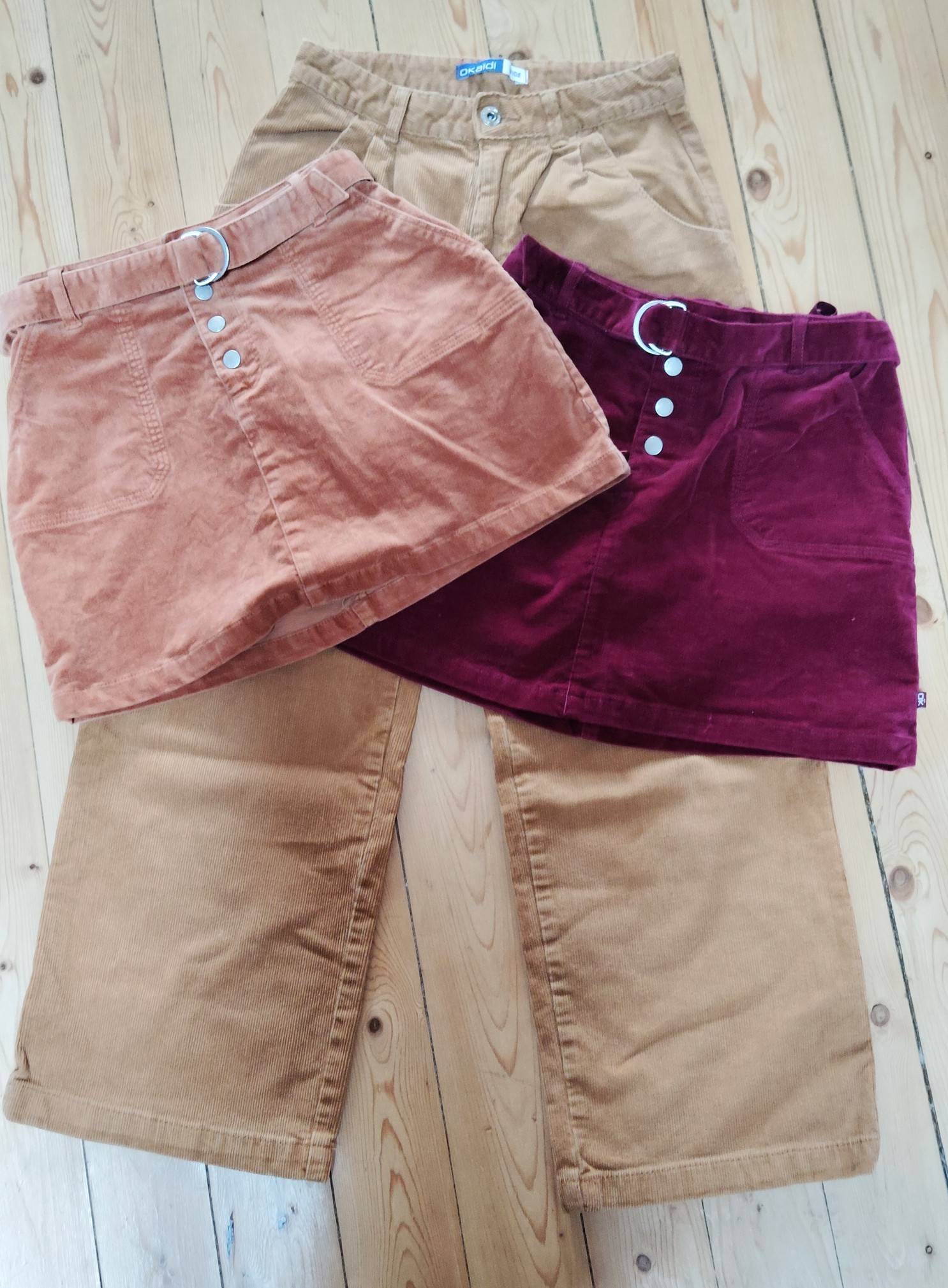 Lot de 2 jupes courtes et 1 pantalon velours côtelé Okaïdi - Taille 12 ans