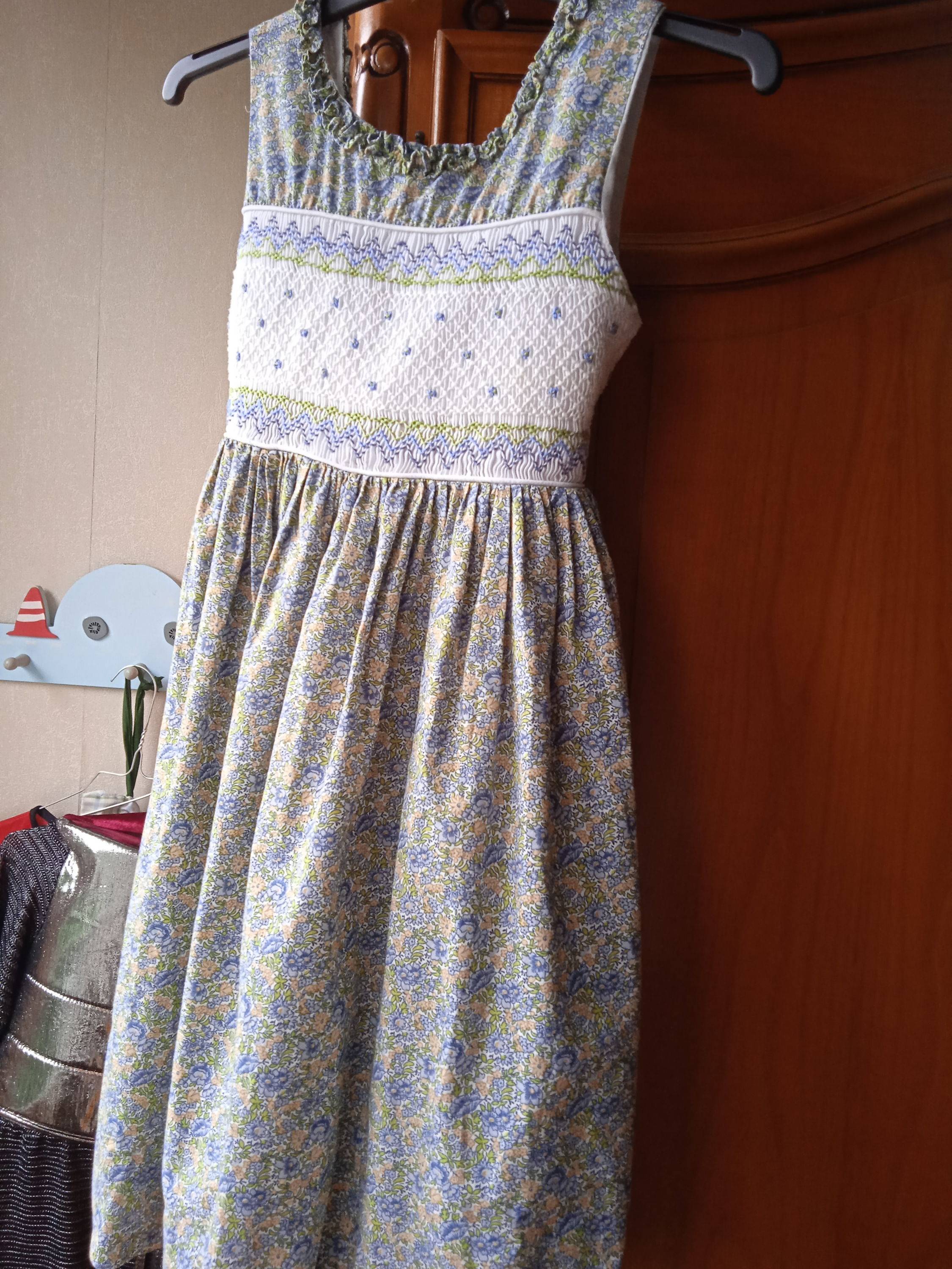 Vends jolie robe à smocks - Taille 5 ans