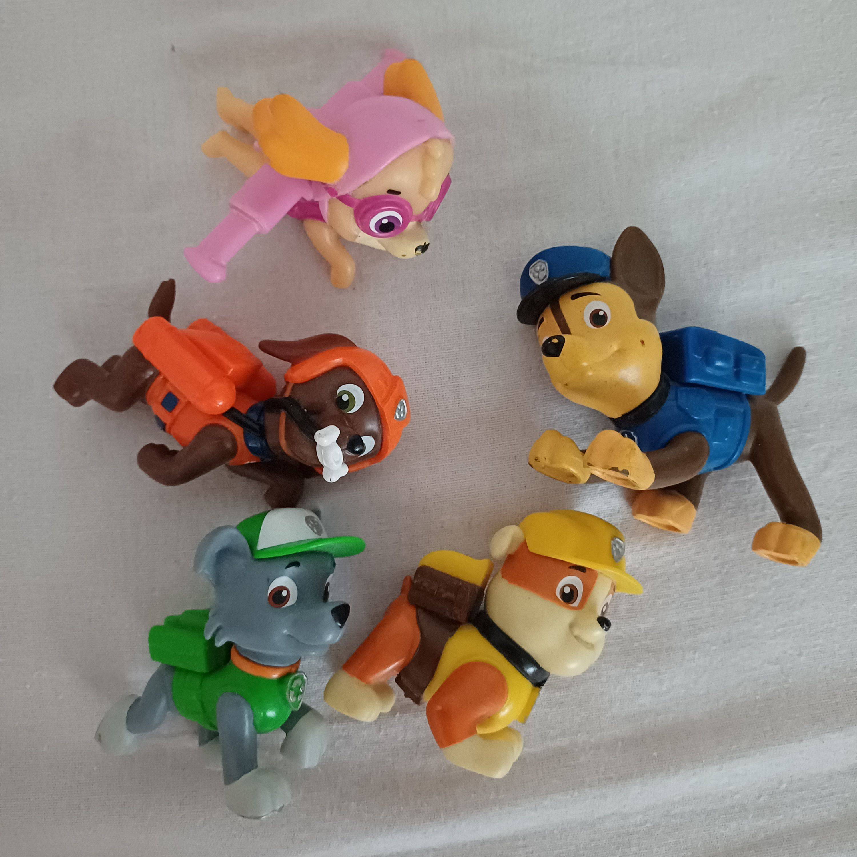 5 figurines