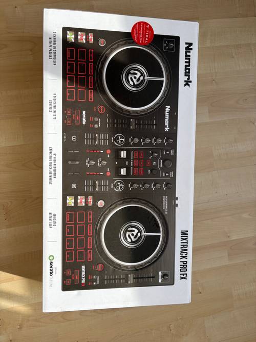 Vends platine Mixtrack Pro FX avec casque filaire et câble jack
