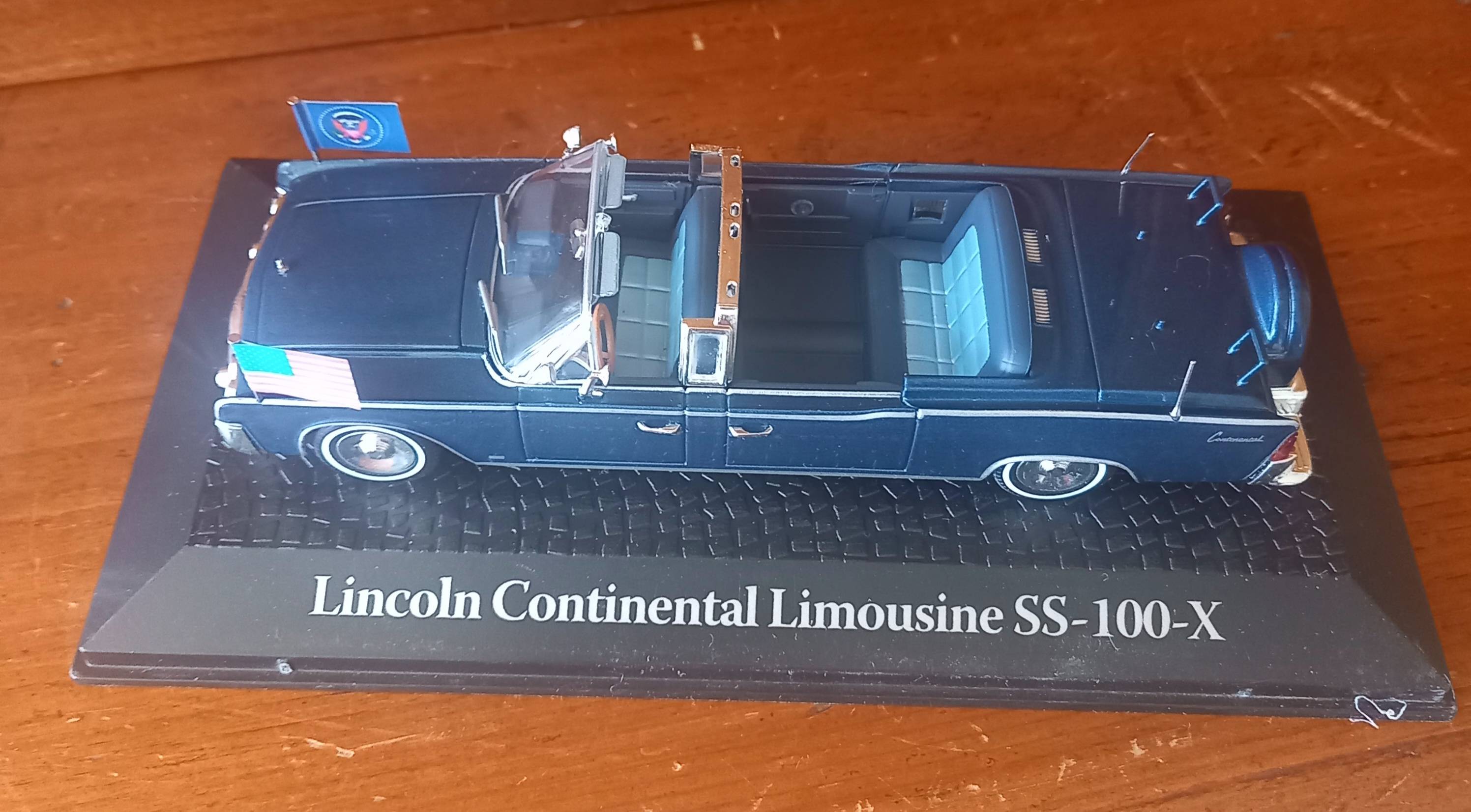 Vends voiture Lincoln Continental limousine SS 100 x - 1/43 Assassinat JFK