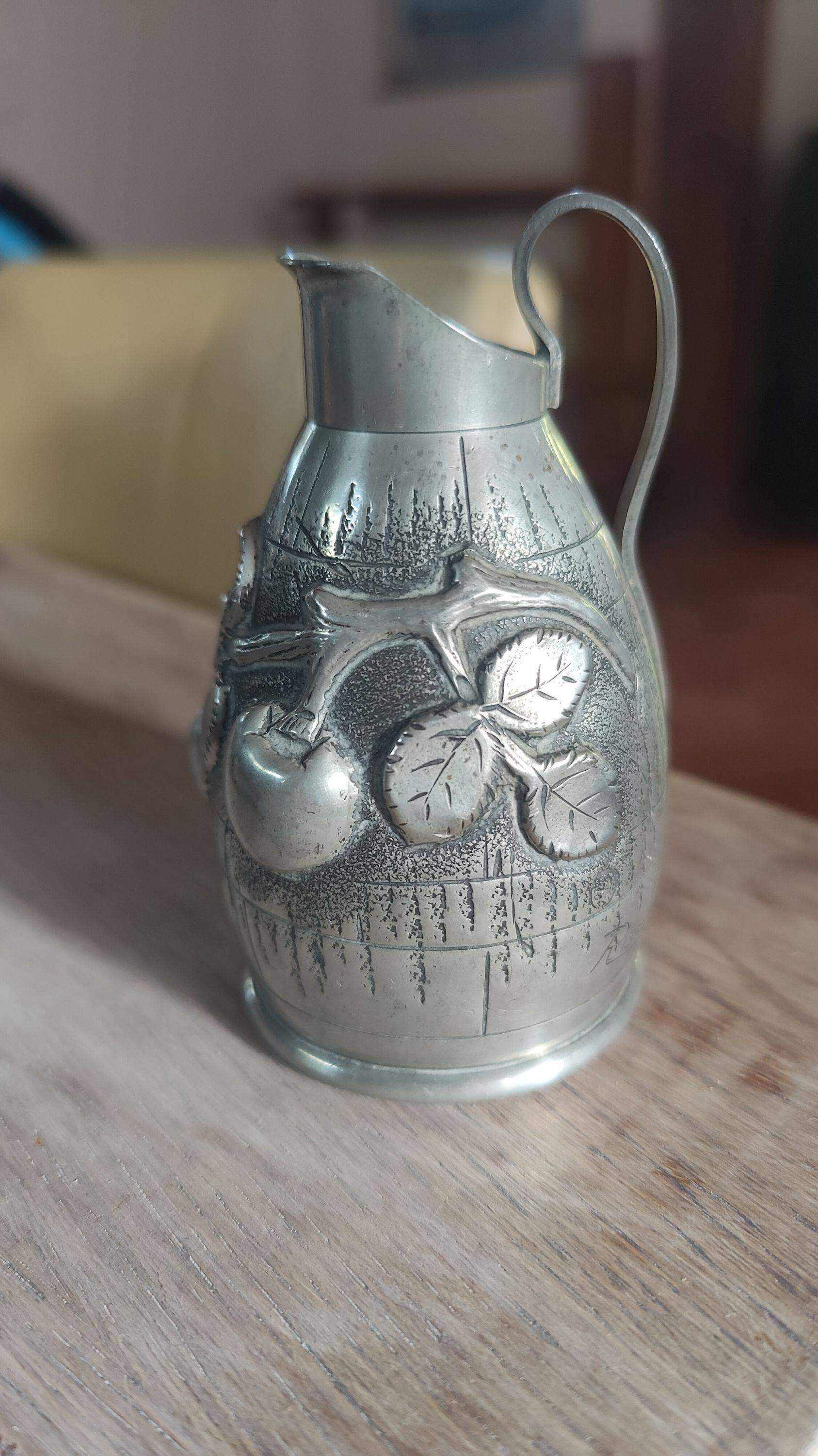 Vends pichet en étain L. Rispal