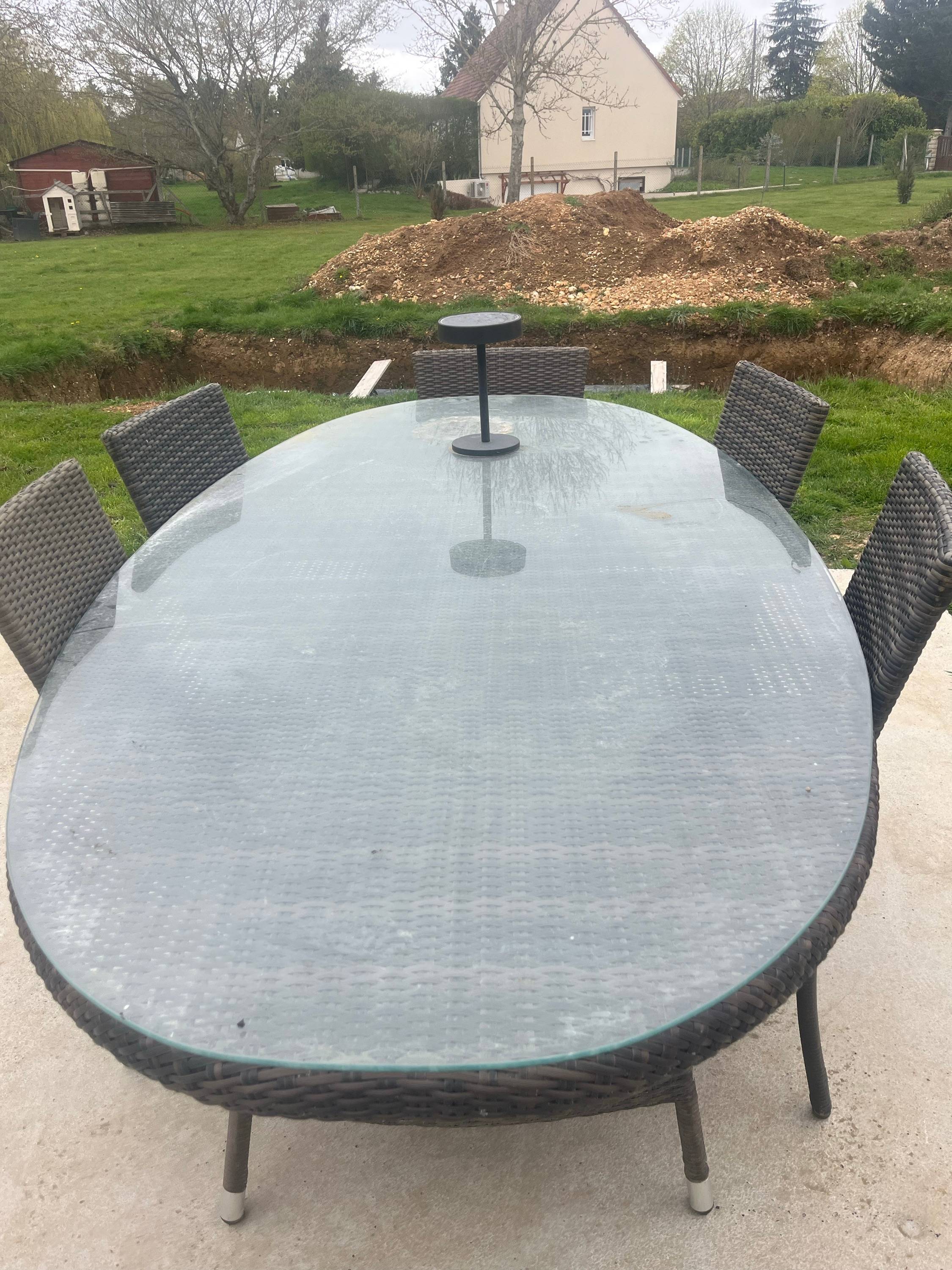 Vends table de jardin avec chaises
